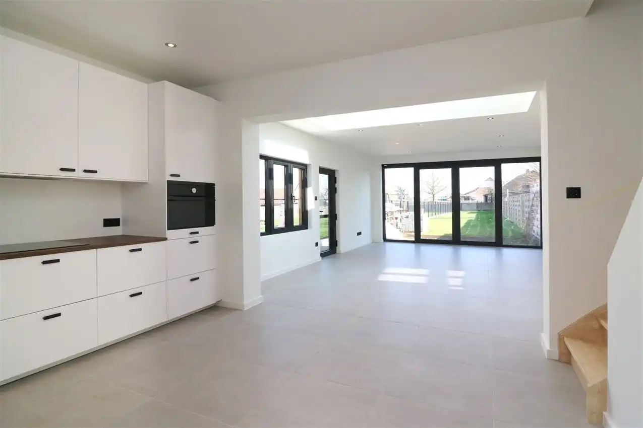 Prachtig, volledig vernieuwde woning met 3 slpk. foto 8