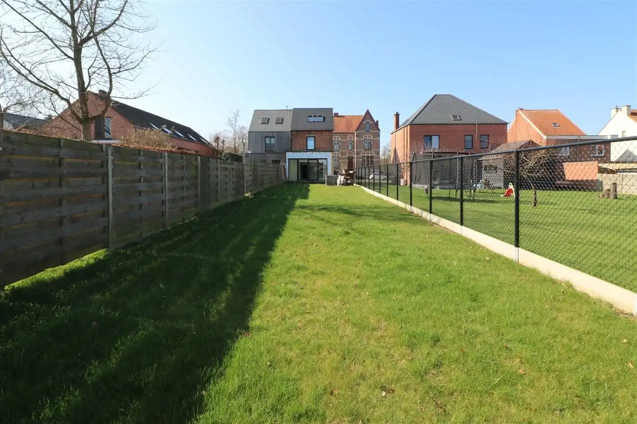 Prachtig, volledig vernieuwde woning met 3 slpk. foto 8
