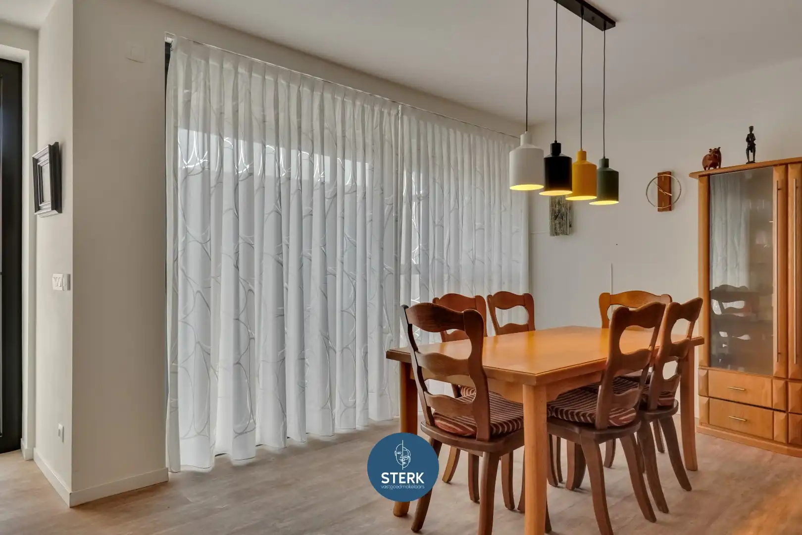 RECENT APPARTEMENT INCLUSIEF PARKING + 2 BERGINGEN IN CENTRUM LANAKEN !  foto 12