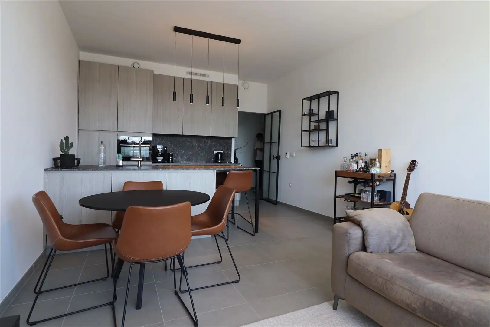 Gemeubeld appartement met autostaanplaats op het Eilandje  foto {{pictureIndex}}