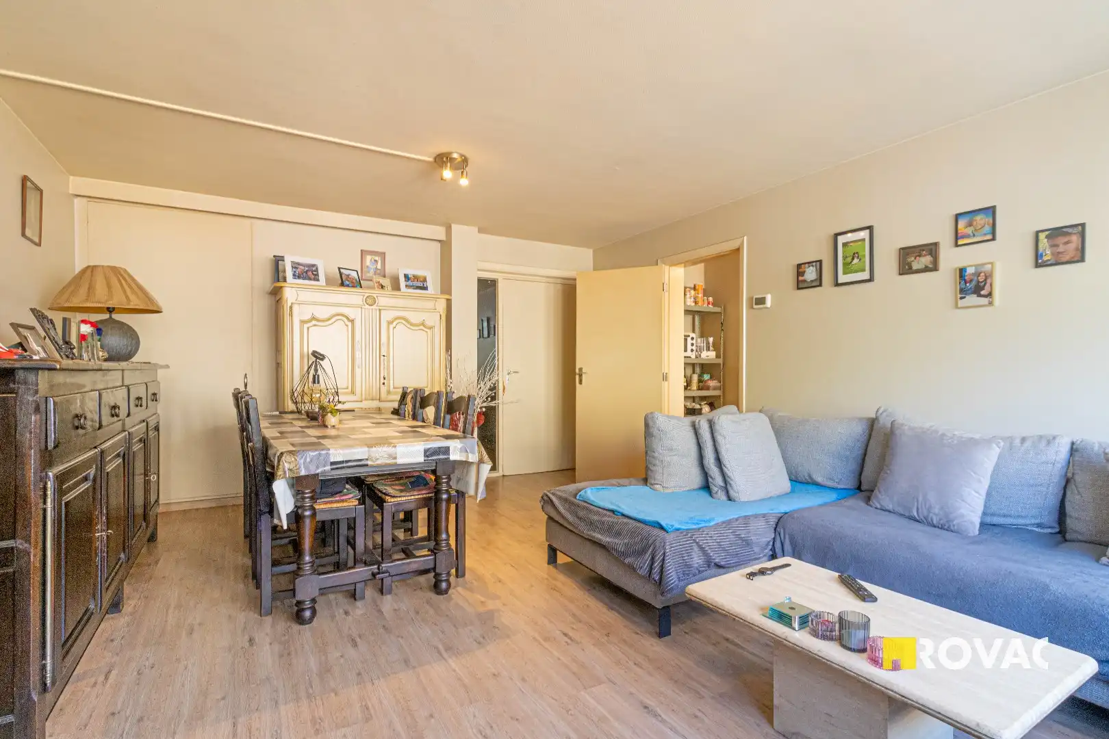 Centraal gelegen appartement met staanplaats en berging! foto 3