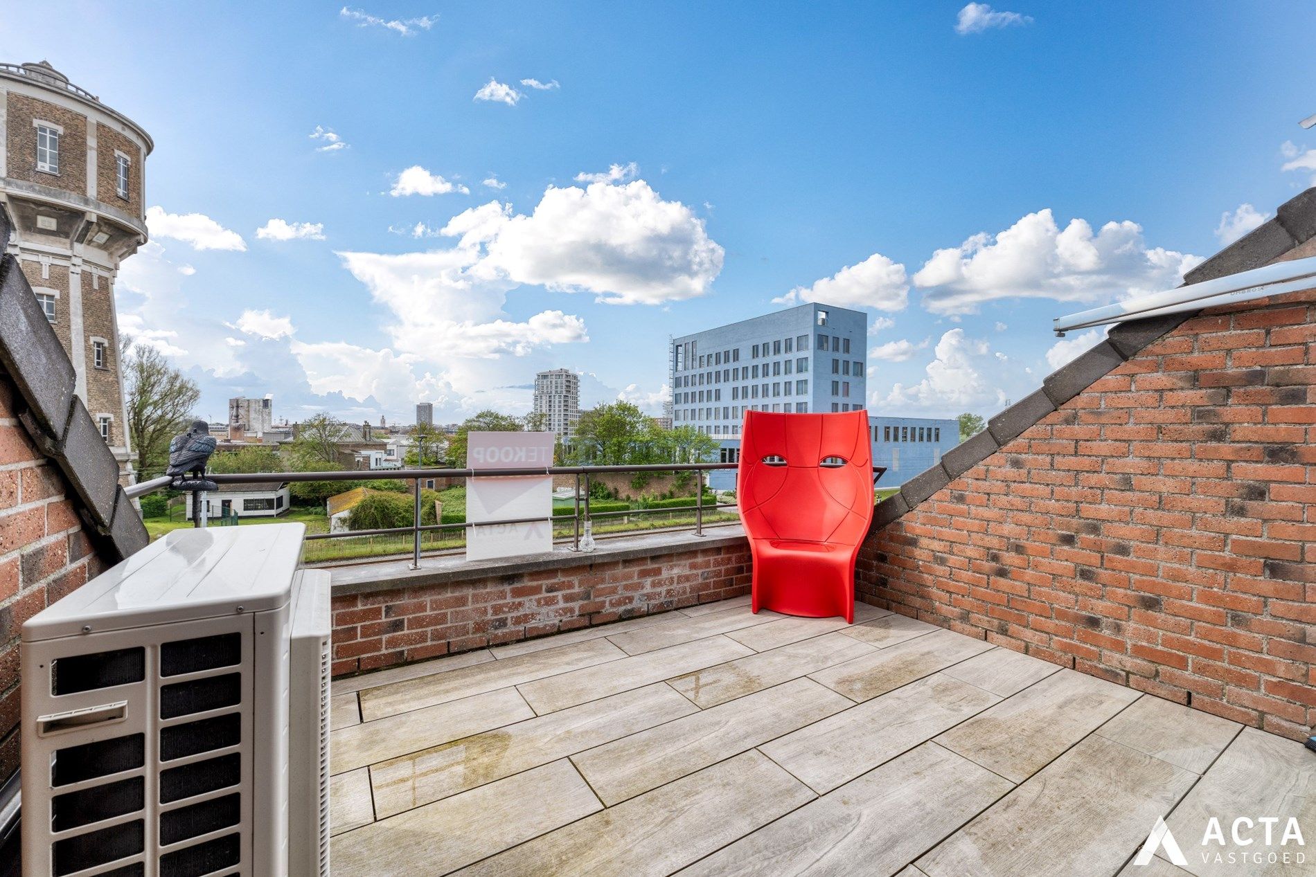 Instapklaar dakappartement met zonnig terras! foto 8