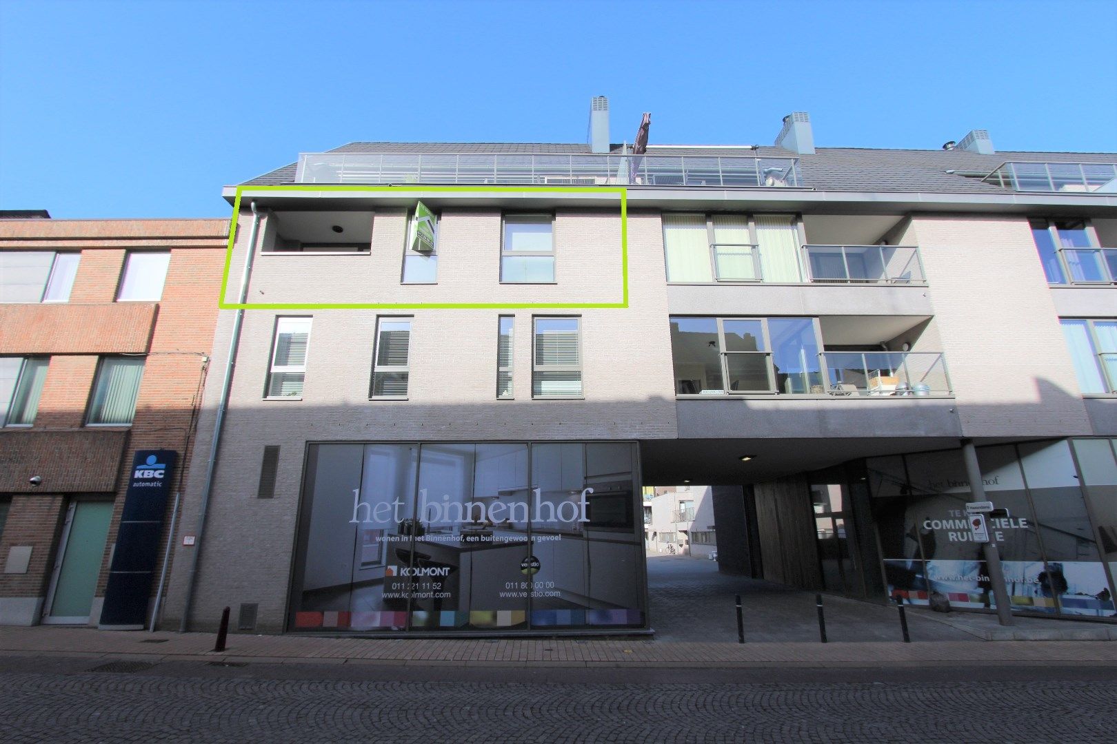 MODERN APPARTEMENT MET 2 TERRASSEN EN GARAGE foto {{pictureIndex}}
