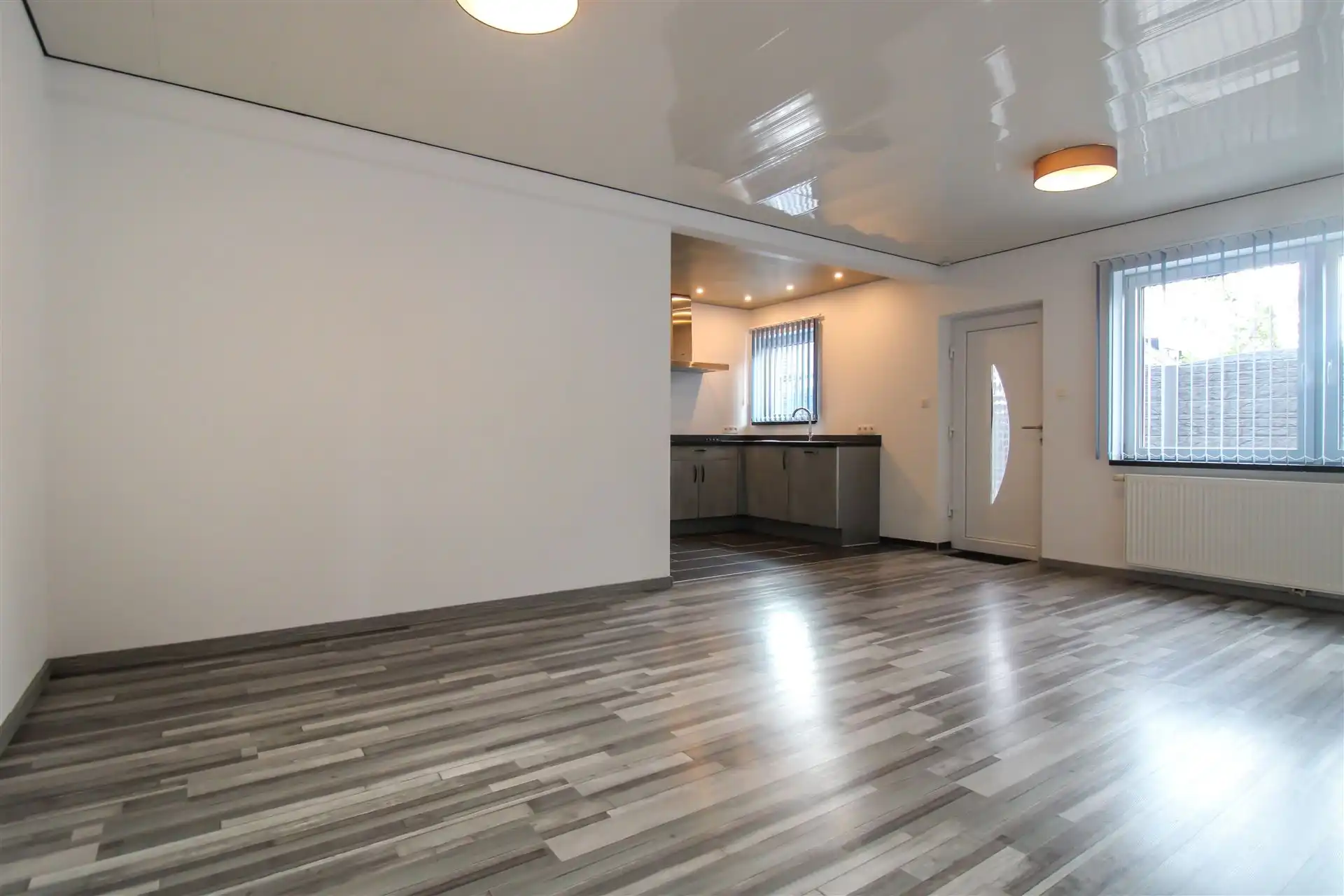 Instapklare gezinswoning met apart bijgebouw met eigen voorzieningen, 4 slaapkamers en inpandige garage op ruim perceel in hartje Maasmechelen! foto 21