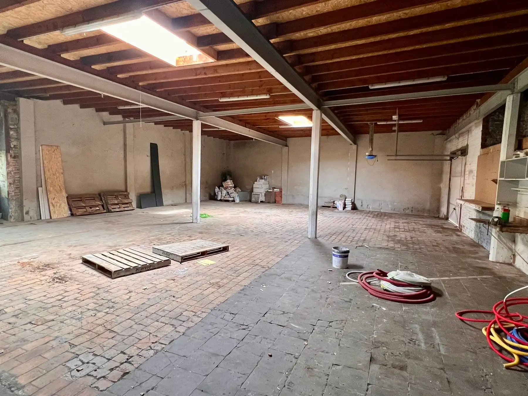 Atelier met tuin en buitenruimte foto 6