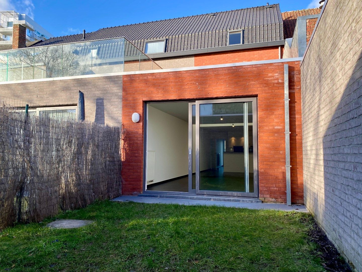 Pareltje aan de Leie met 3 slaapkamers, zuid gerichte tuin en garage in centrum van Kortrijk foto 5