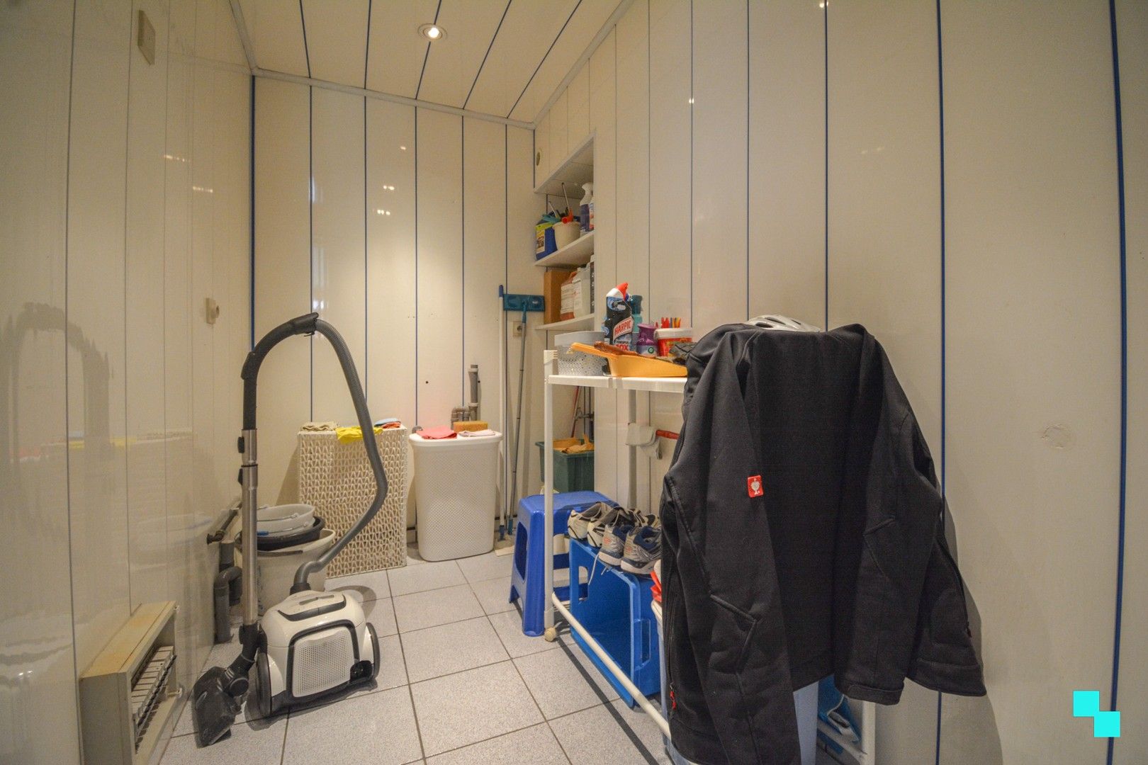 Verrassend ruime HOB met praktijk te Sint-Henricus foto 10