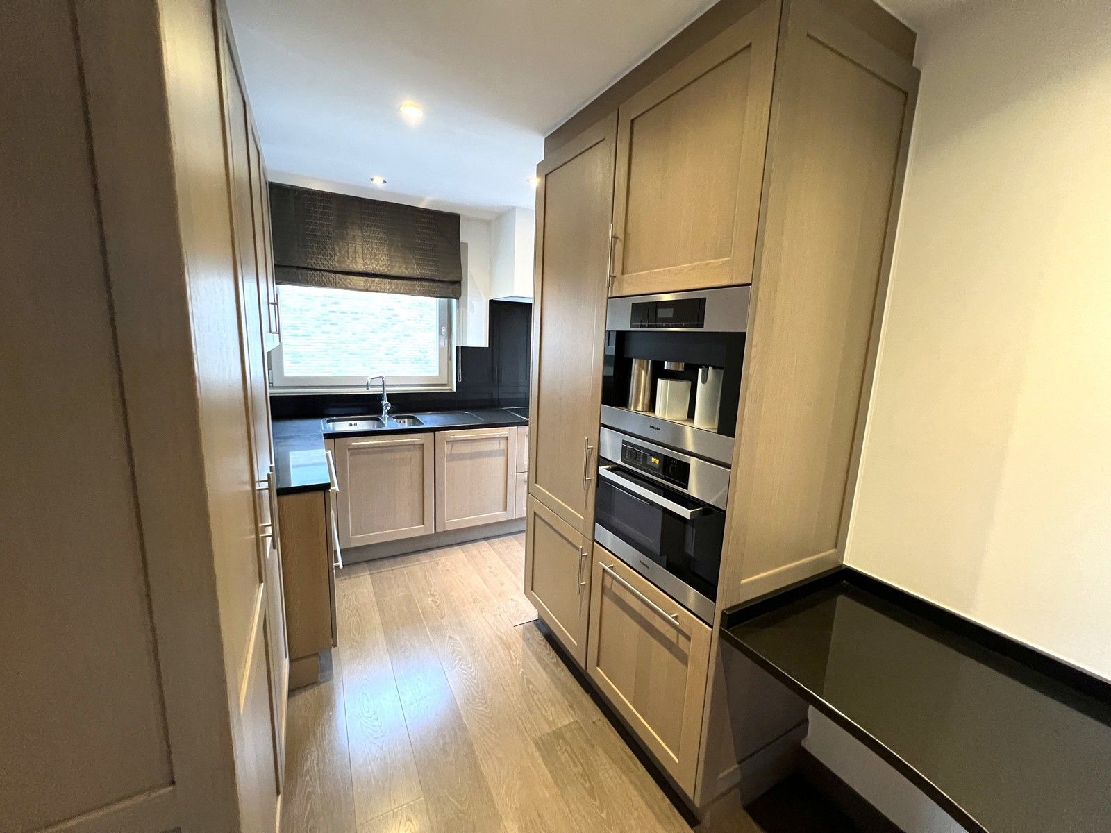 Ruim, lichtrijk appartement met dakterras foto 4