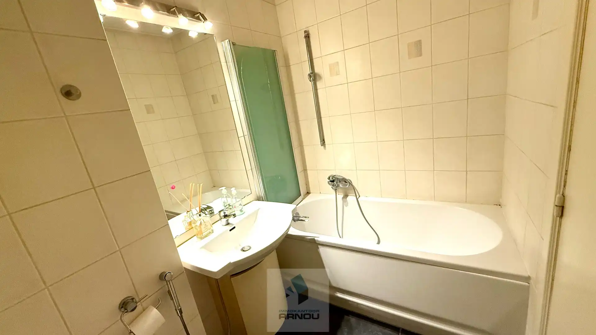 Ruim en lichtrijk appartement met 3 slaapkamers foto 9