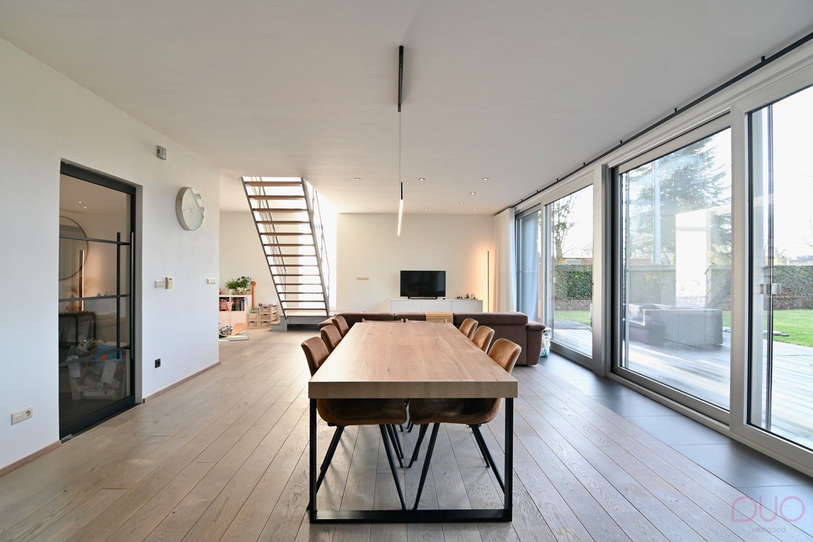 Ontdek ongeëvenaarde luxe en ruimte in deze prachtige villa in het rustige Herk-de-Stad. foto 8