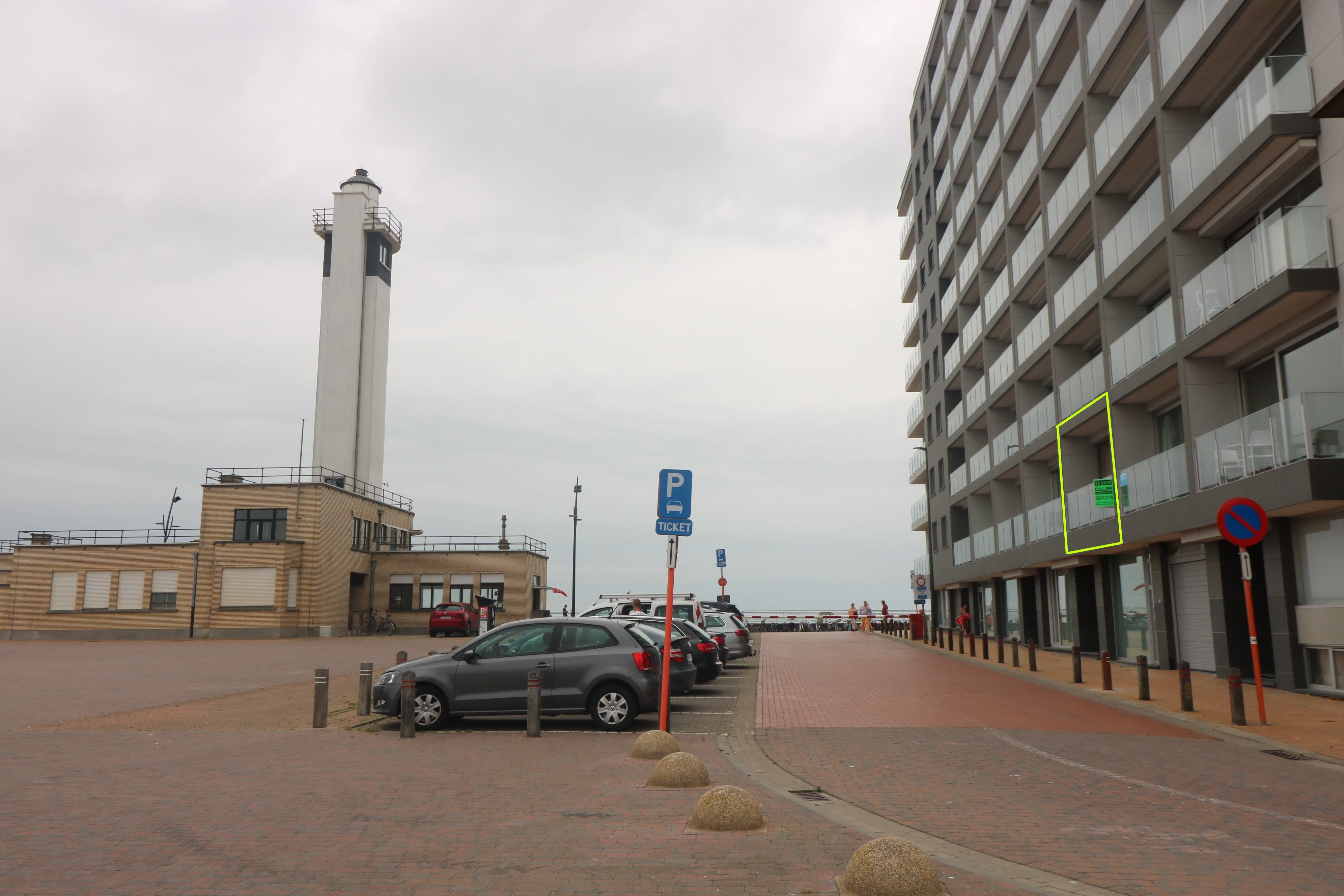  2- slaapkamerappartement met fenomenaal zicht op jachthaven, Zeedijk, duinen en vuurtoren. foto 2