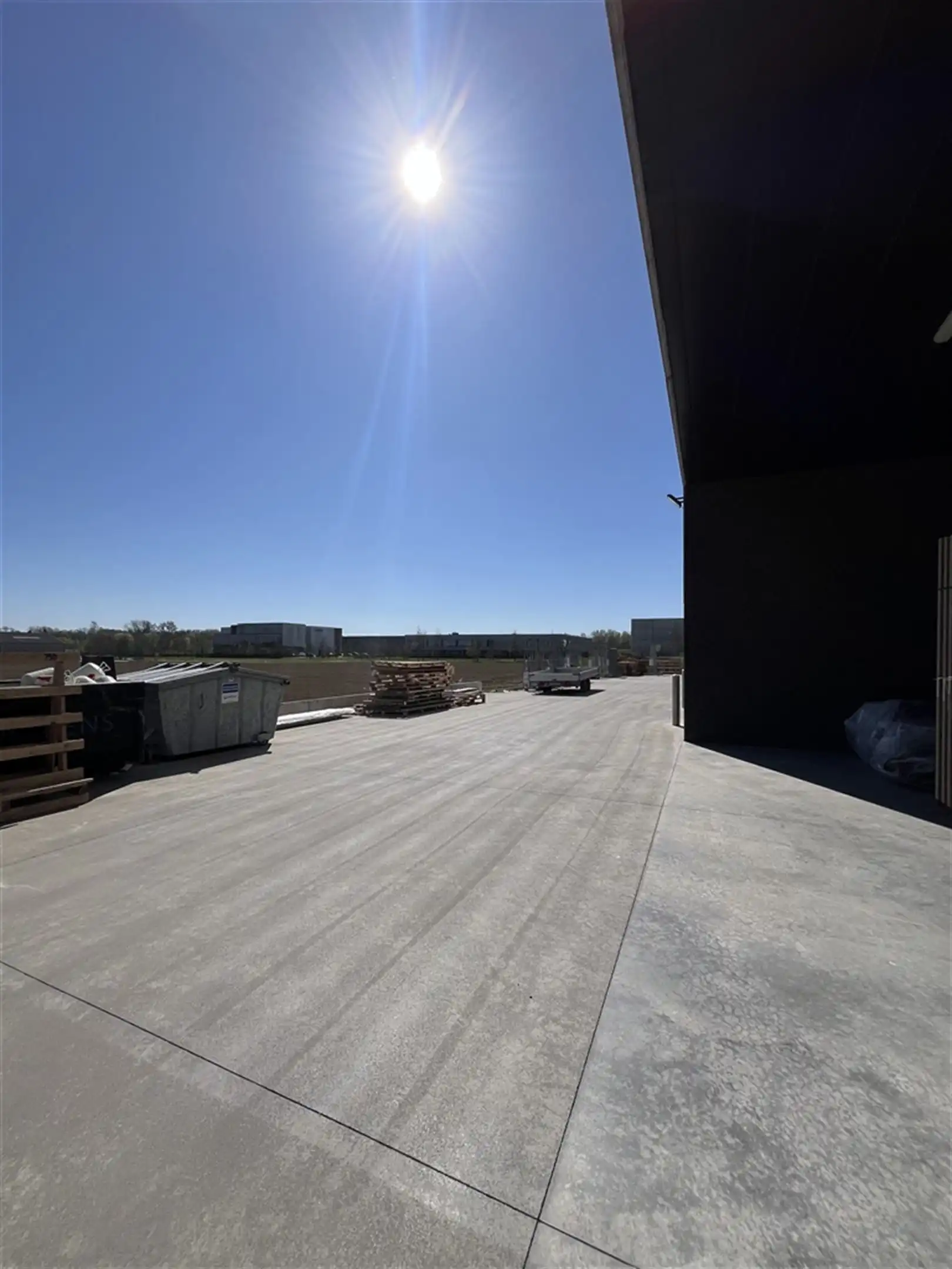 Modern bedrijfspand met kantoren te Harelbeke foto 32