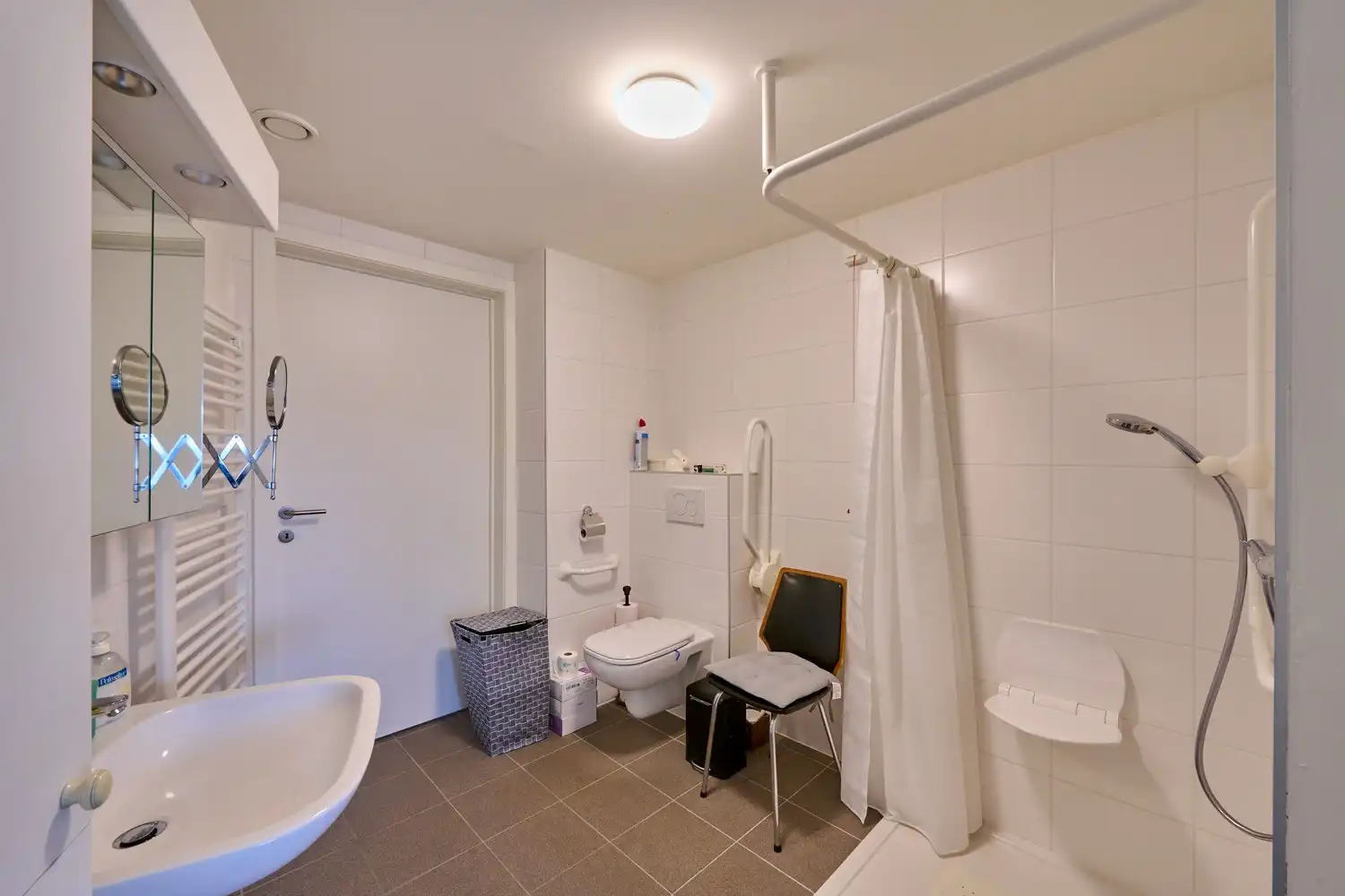 Ideaal gelegen serviceflat (tweede verdieping) met zongericht terras foto 6