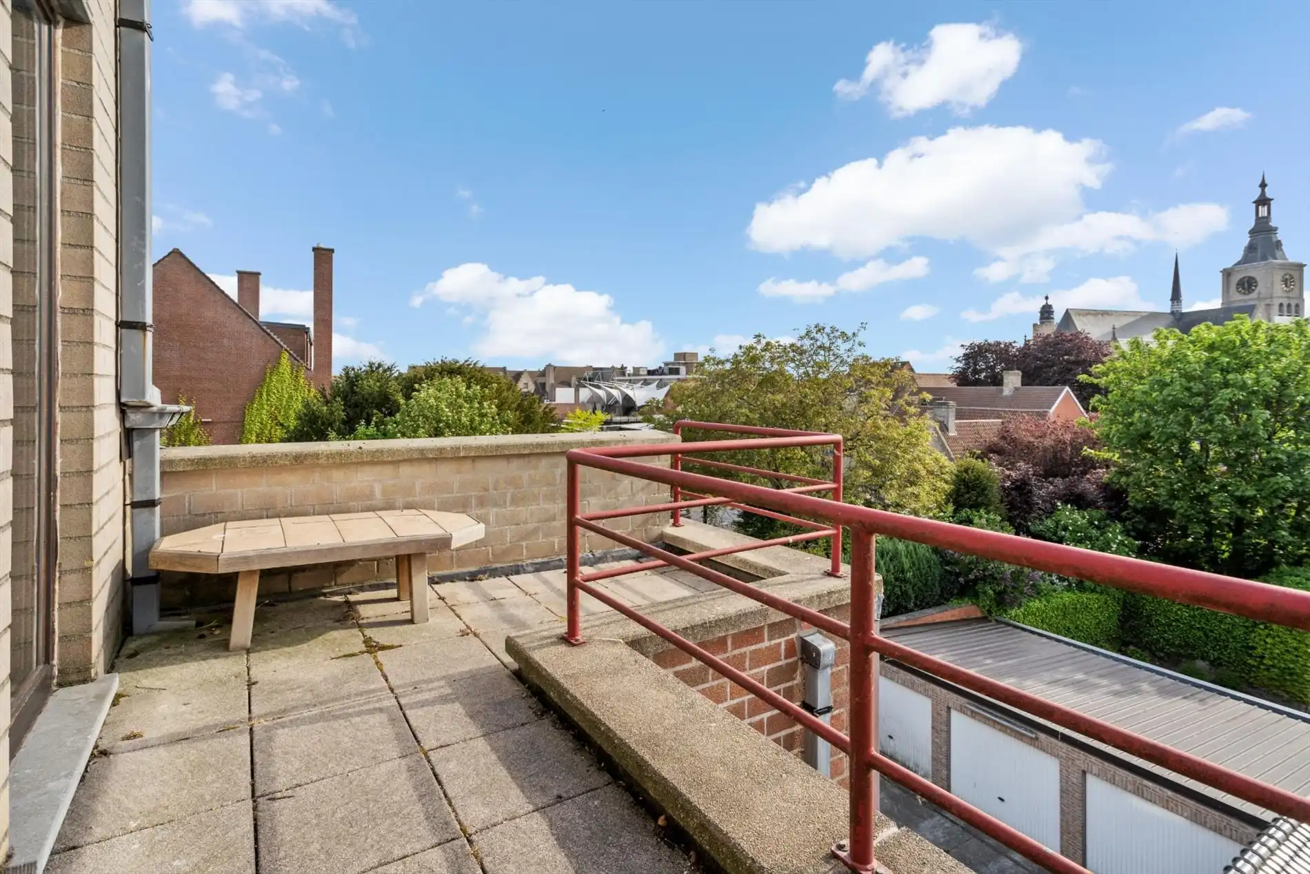 Uitstekend gelegen appartement met 2 slaapkamers foto 9