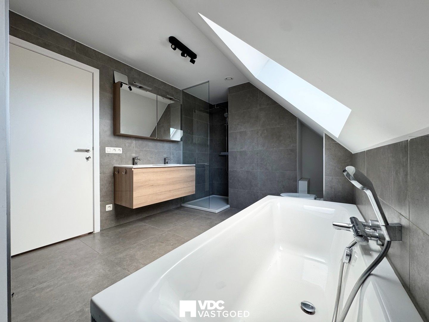 Ruim en modern duplex-appartement met 3 slaapkamers en garage foto 13