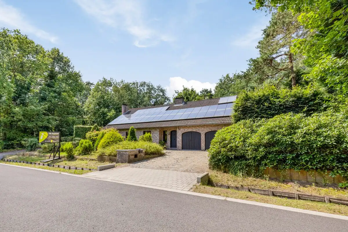 Rustig en residentieel gelegen woning met mogelijkheden op een mooi perceel van 1.317 m². foto 2