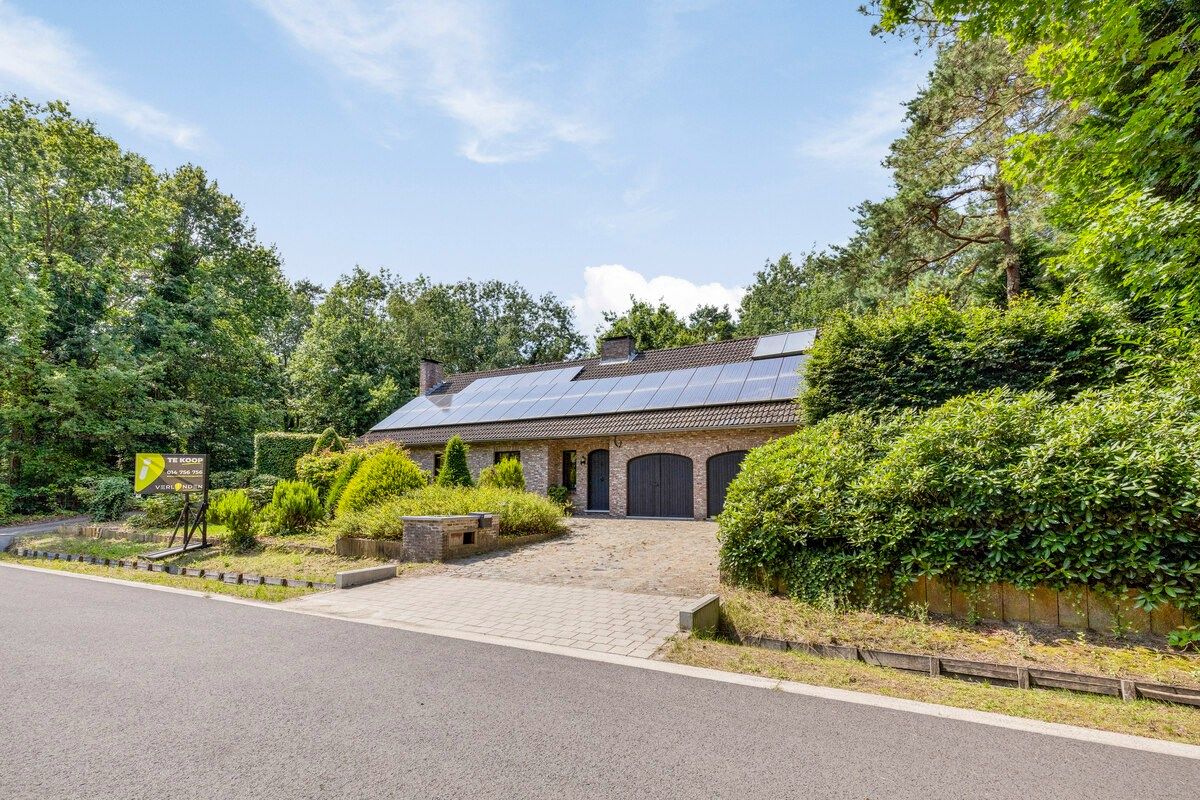 Rustig en residentieel gelegen woning met mogelijkheden op een mooi perceel van 1.317 m². foto 2