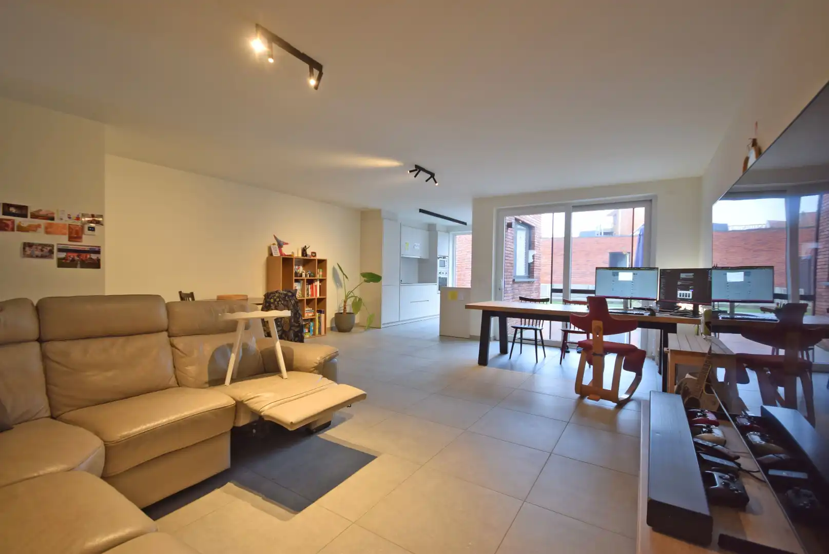 WONING MET 2 SLAAPKAMERS EN AANGRENZENDE GARAGE foto 5