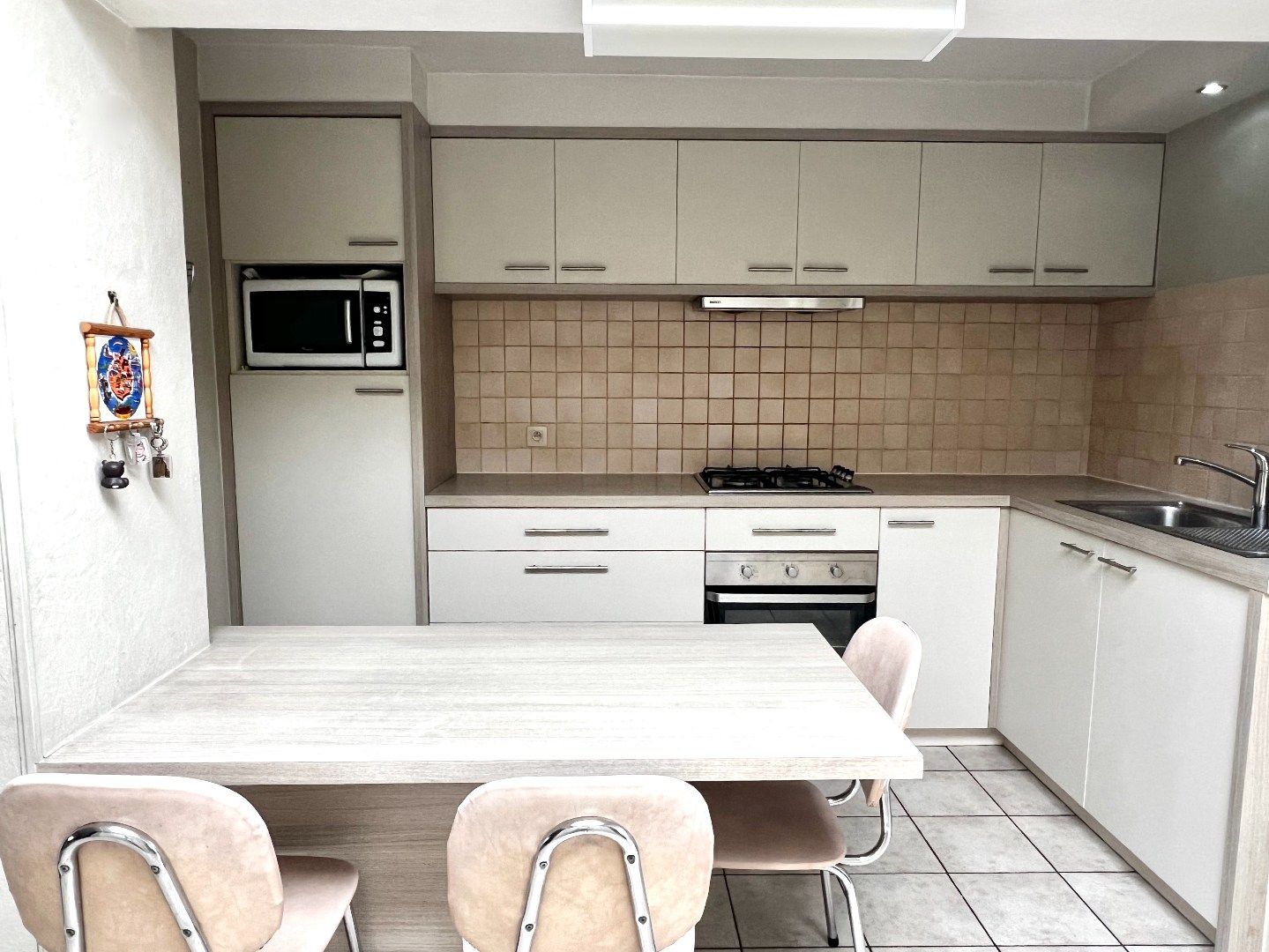 Charmante gezinswoning in hartje Harelbeke – een ideale starterswoning of slimme investering! foto 9