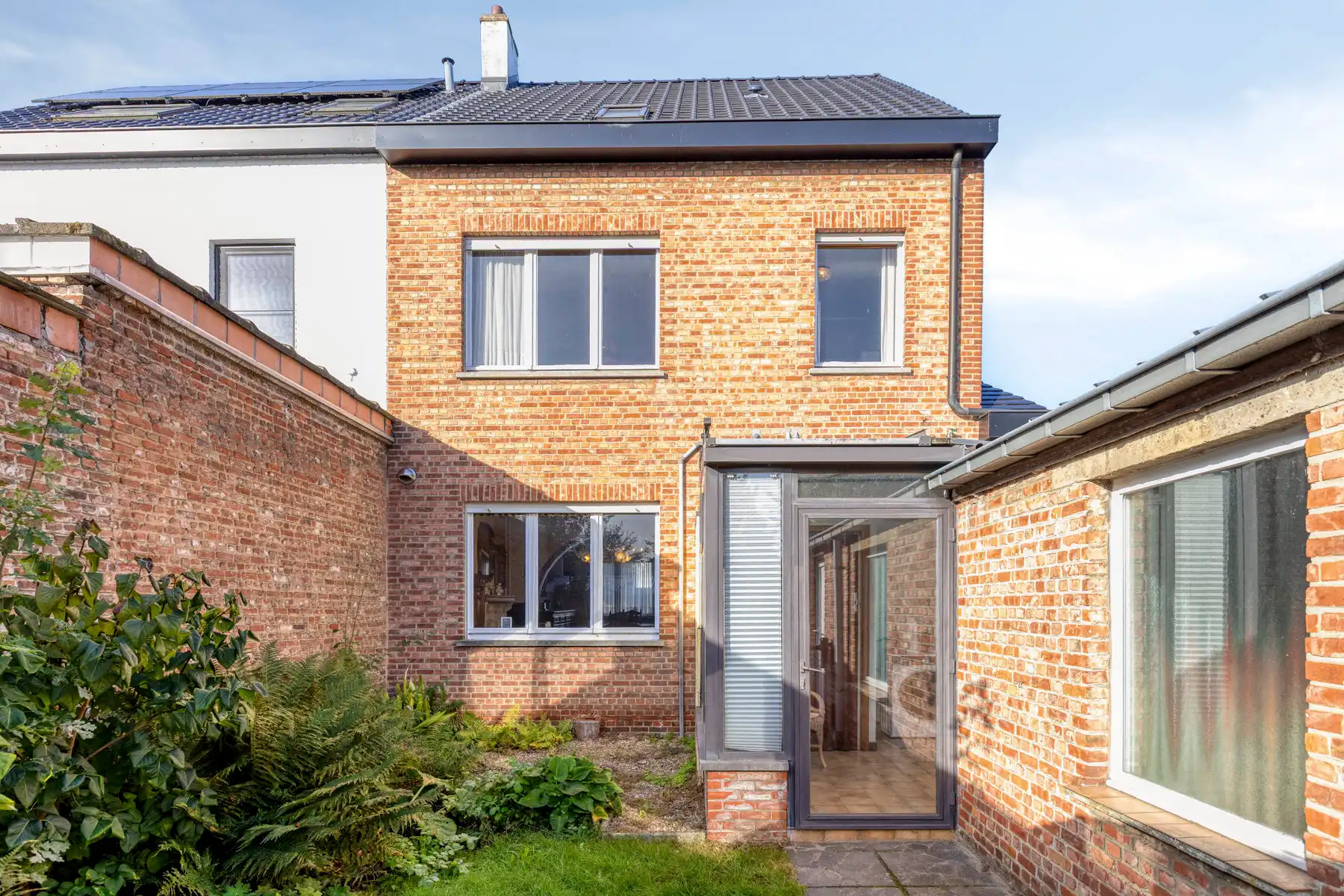 Halfopenbebouwing met tuin, garage en zonnige tuin foto 19