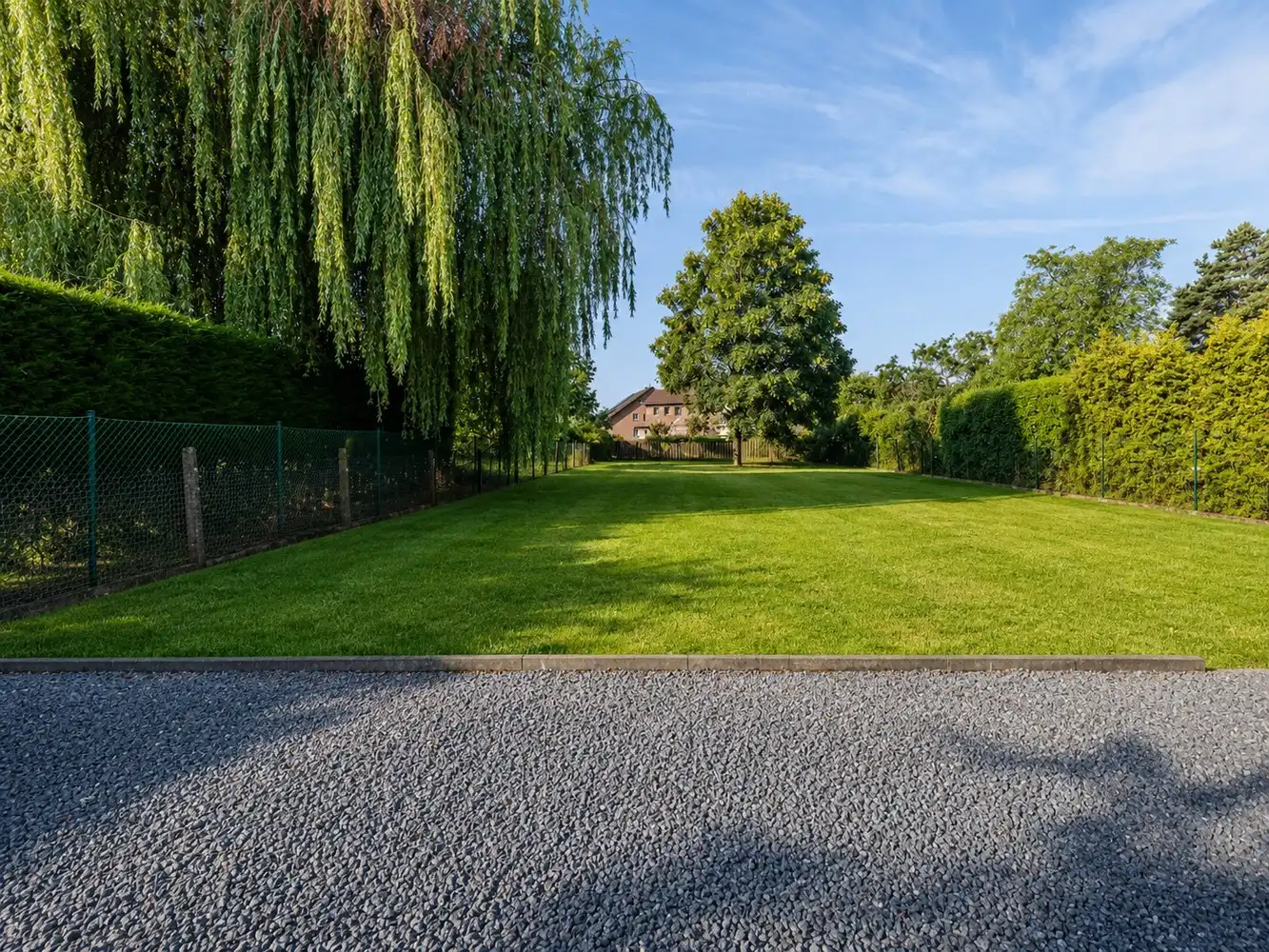 Volledig gerenoveerde huurwoning met drie slaapkamers en ruime tuin op toplocatie in Rekem foto 35