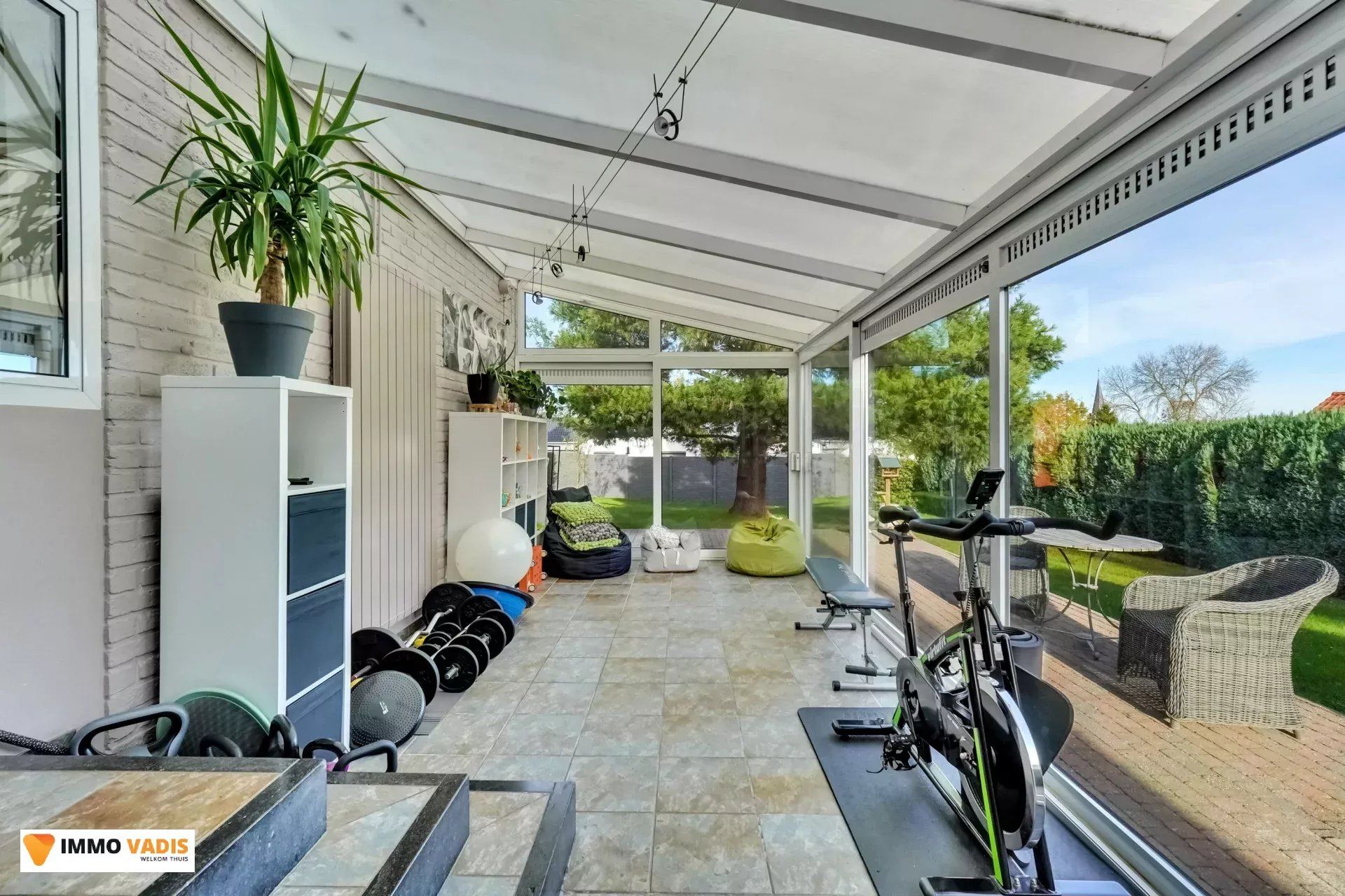 Uitstekend onderhouden HOB woning ,3slaapkamers en 2 garages foto 12