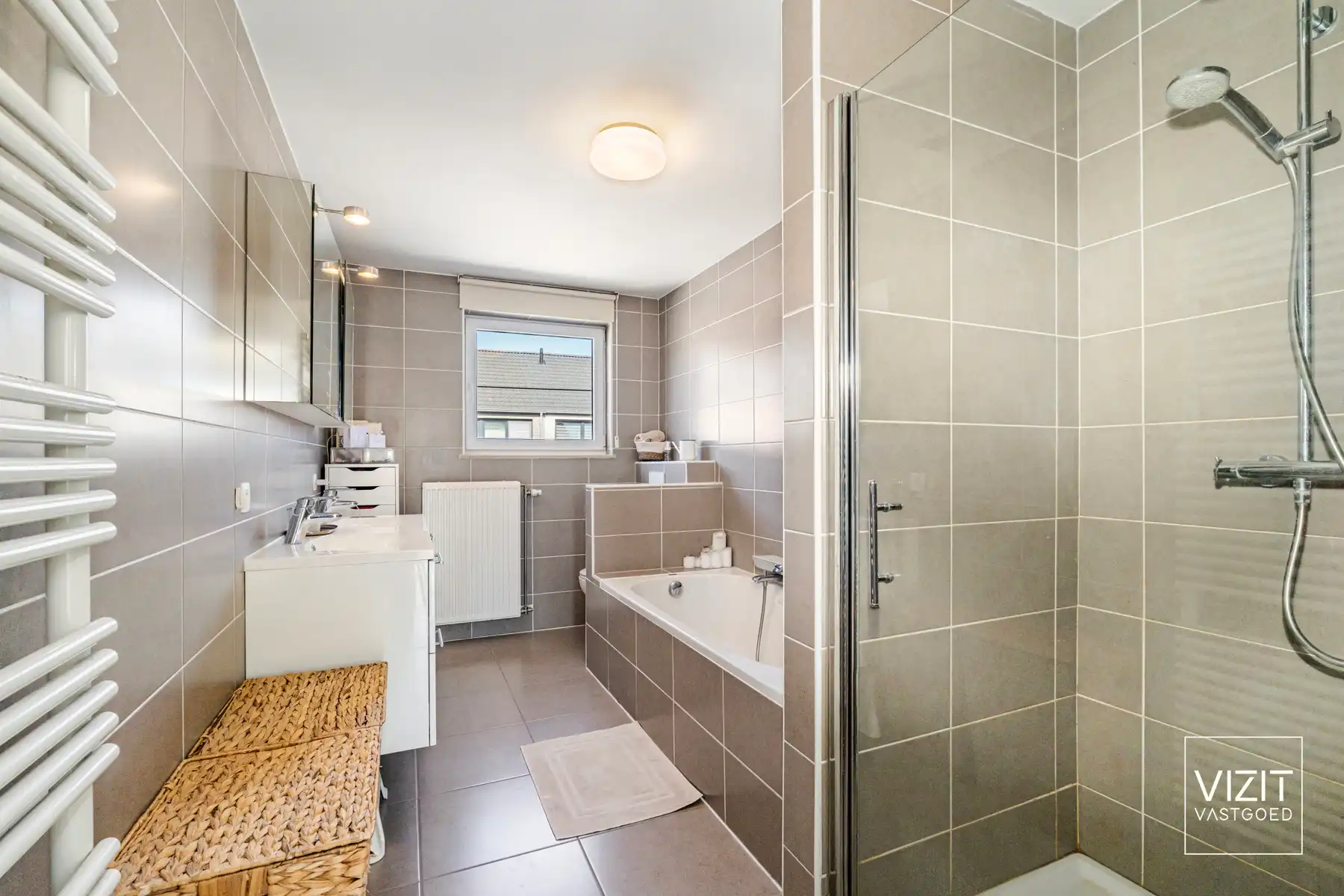 Rustig gelegen recente gezinswoning met 3 slaapkamers foto 10