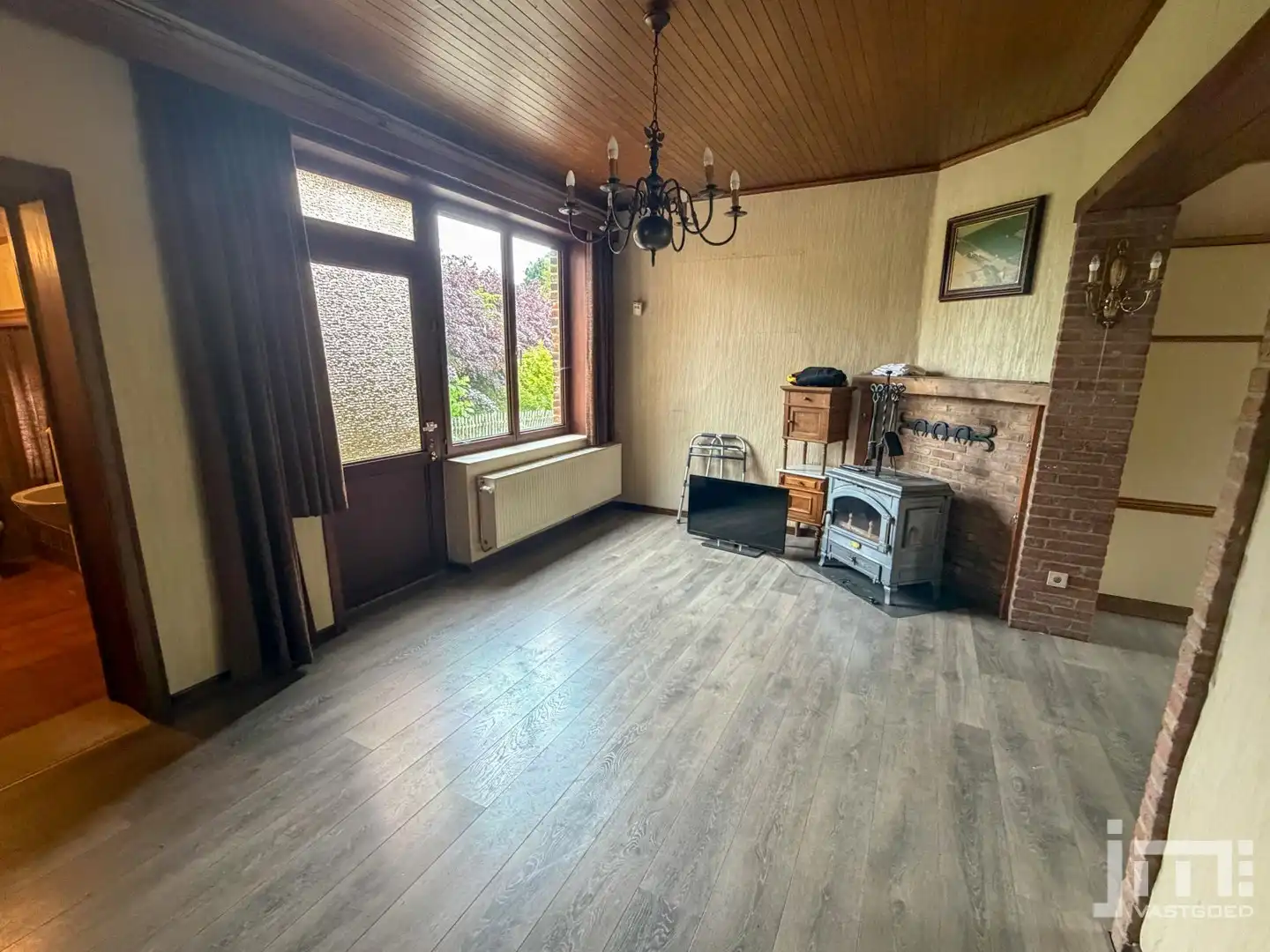Woning met grote stallen foto 3