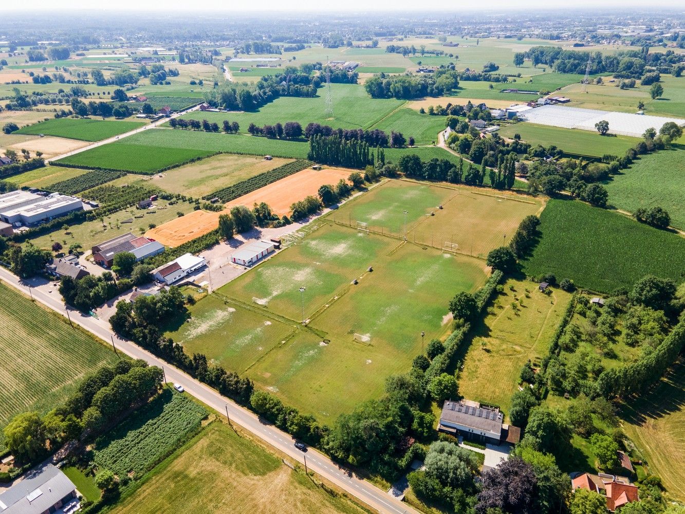 Sportaccomodatie met een zeer goede bereikbaarheid op 4 ha te Boechout foto 4