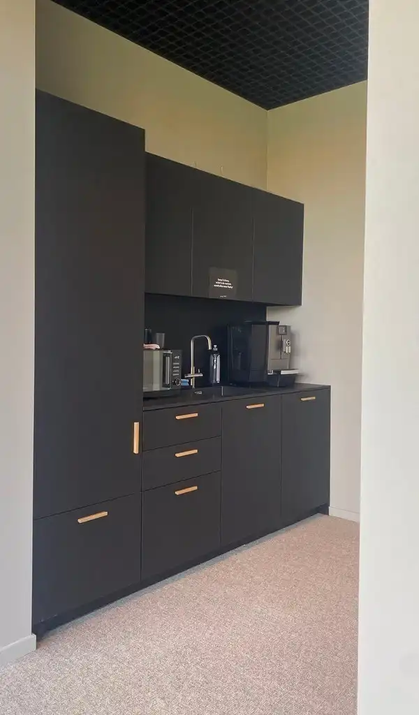 Prachtig gemeubelde kantoren met dienstverlening In The Yard in Drongen foto 11