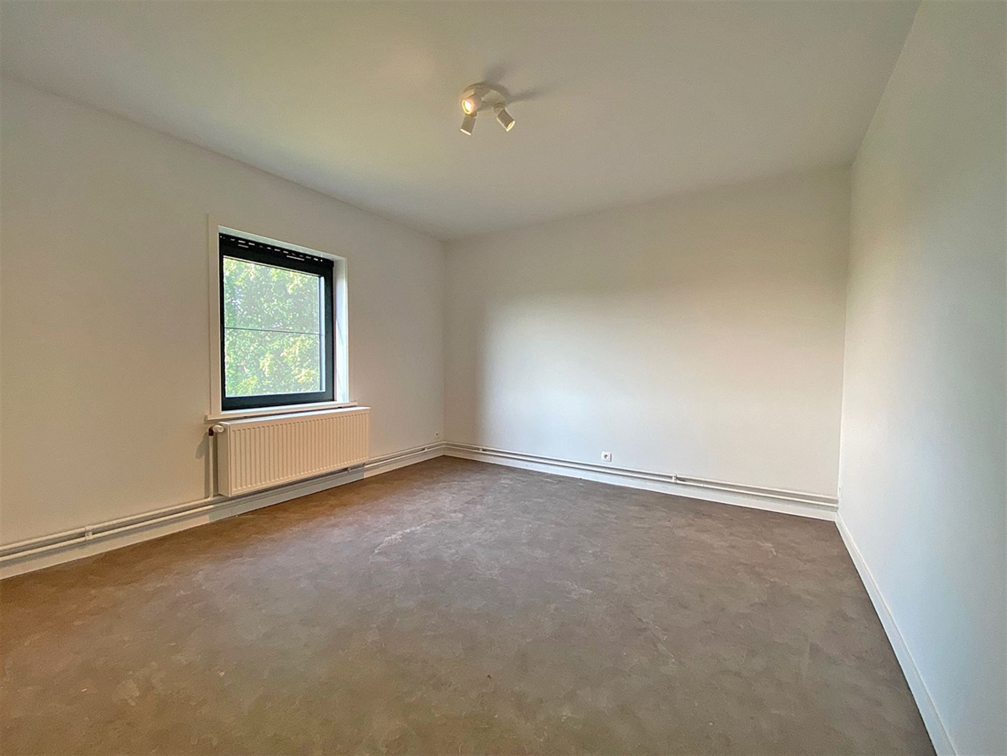 Ruime VERNIEUWDE HALFOPEN BEBOUWING met 4 SLAAPKAMERS ... foto 14