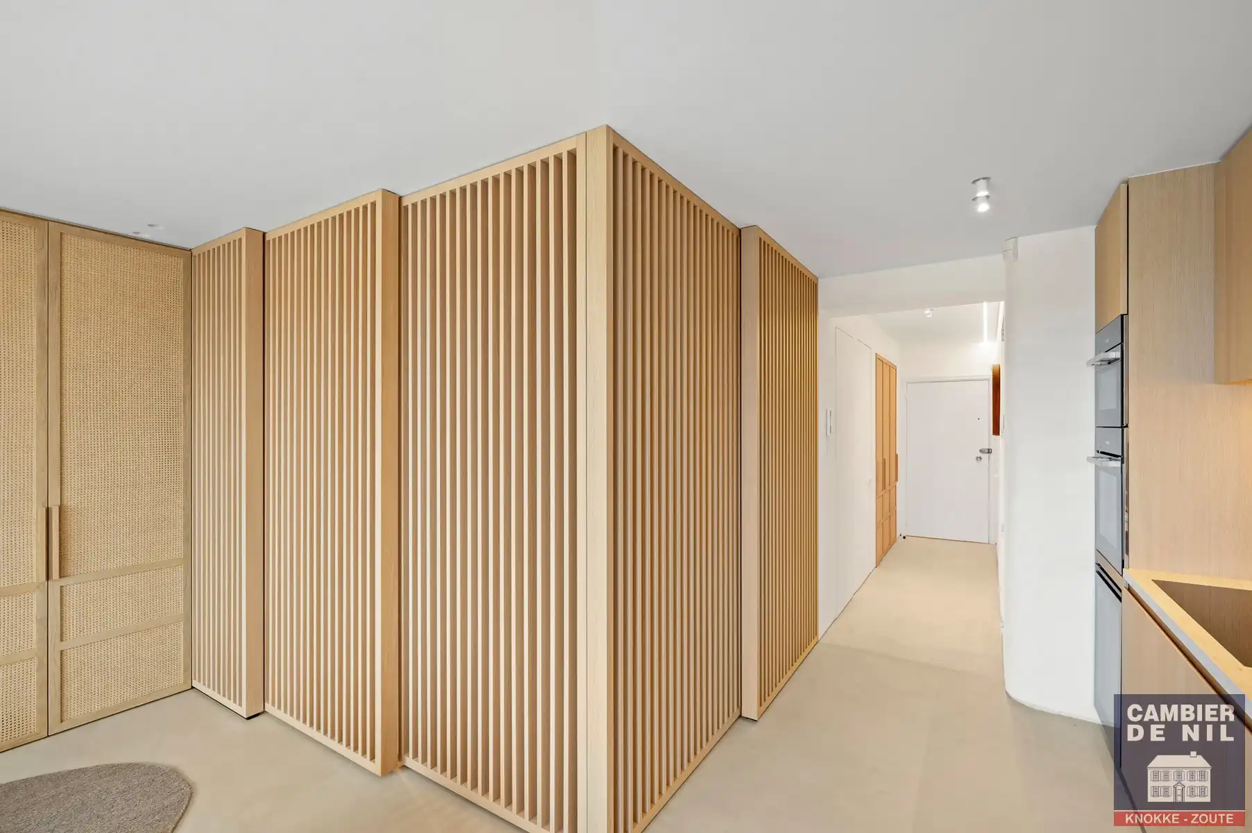 Schitterend gerenoveerd en gemeubeld appartement met fantastisch zicht over de Approach en Minigolf van het Zoute foto 8