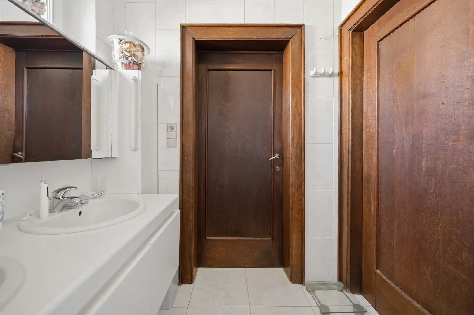 Karaktervolle interbellumwoning met veel ruimte, grote tuin en garage foto 22