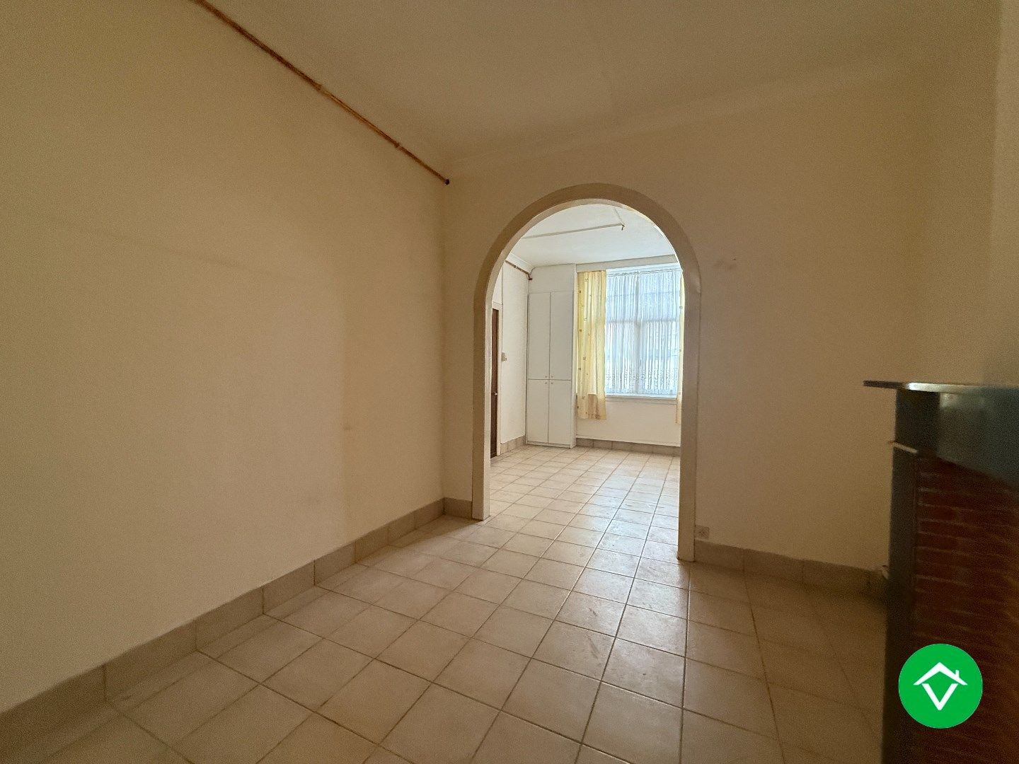 Gezellige rijwoning met 3 slaapkamers en tuin te centrum Roeselare foto 4