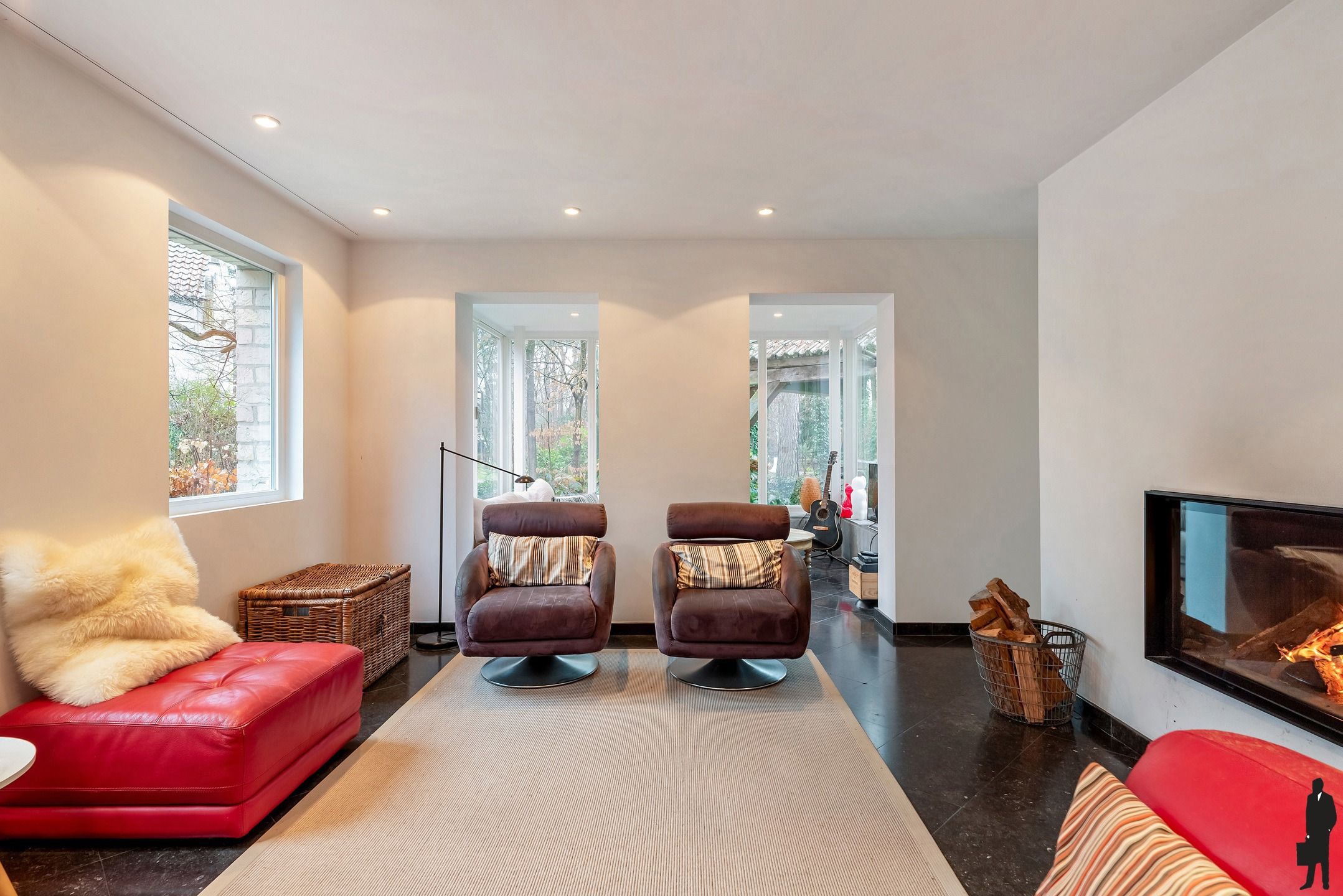Woning met zwembad op zuidgericht perceel van ca. 2145 m² foto 4