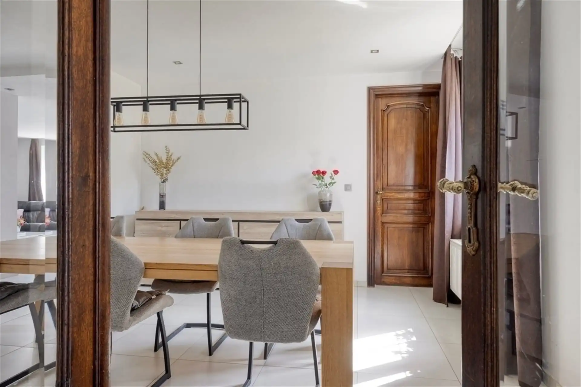 Instapklare villa met zwembad. Landelijke ligging in Leut. foto 6