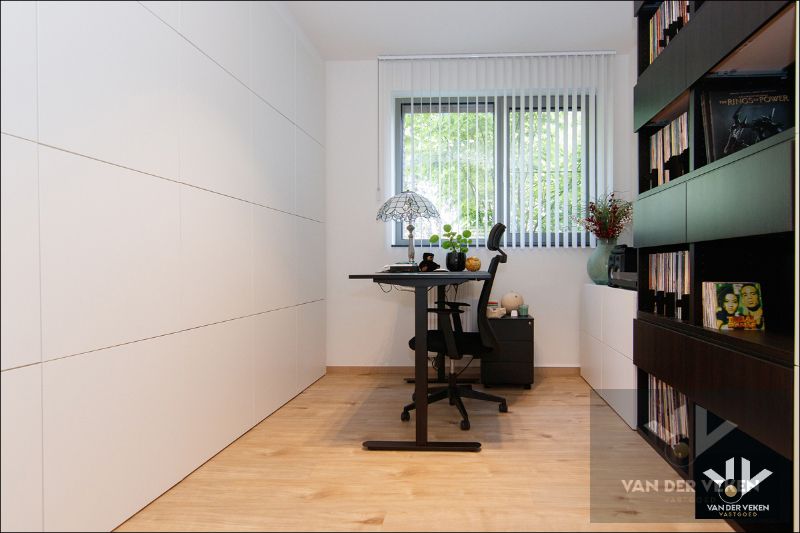 LUXUEUS GVL 3 SLPK-APP MET TUIN EN TWEE STAANPLAATSEN foto 19
