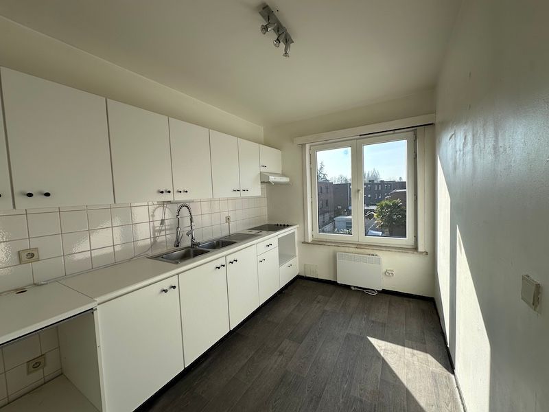 🏡 TE HUUR: Ruim appartement met 3 slaapkamers & garage in Wondelgem! 🚗 foto 4