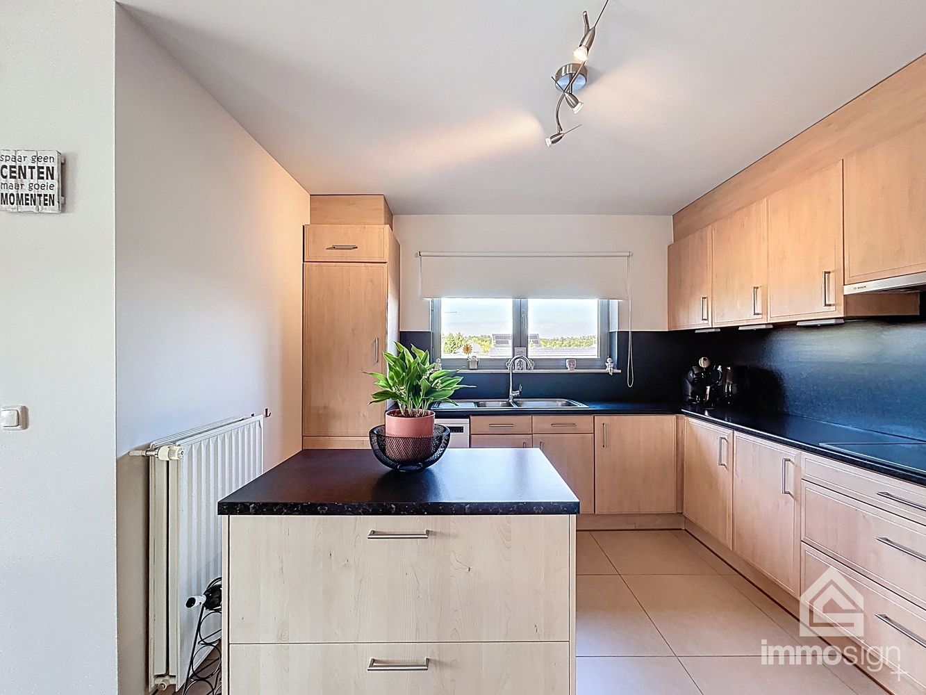 Instapklaar duplexappartement met 2 slaapkamers, heerlijk terras en een autostaanplaats foto 9