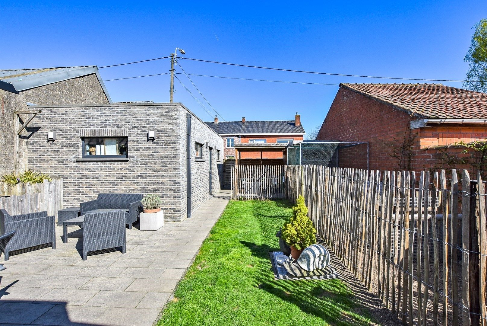 Stijlvol gerenoveerde woning met 4/5 slaapkamers en 2 garages te Diksmuide! foto 21