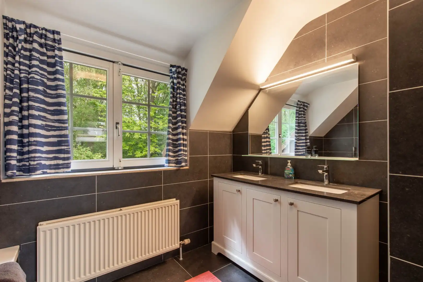 Woning met vier slaapkamers op de groene Heikantberg foto 20