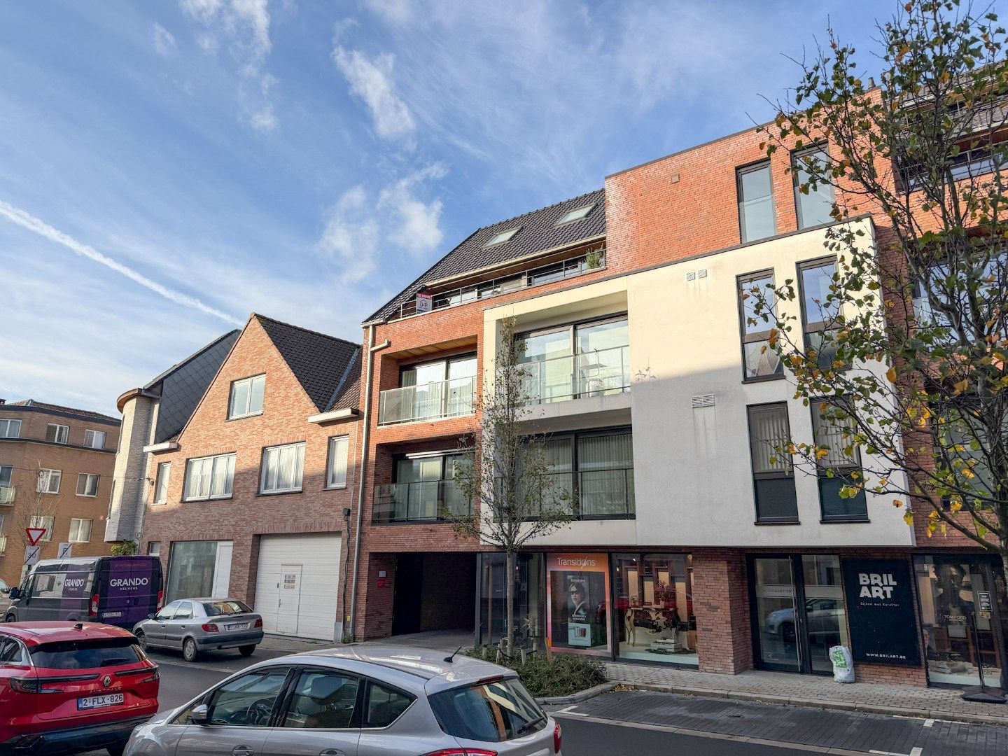 Lichtrijk recent appartement met 2 slp, groot terras en garage, Torhout. foto 4