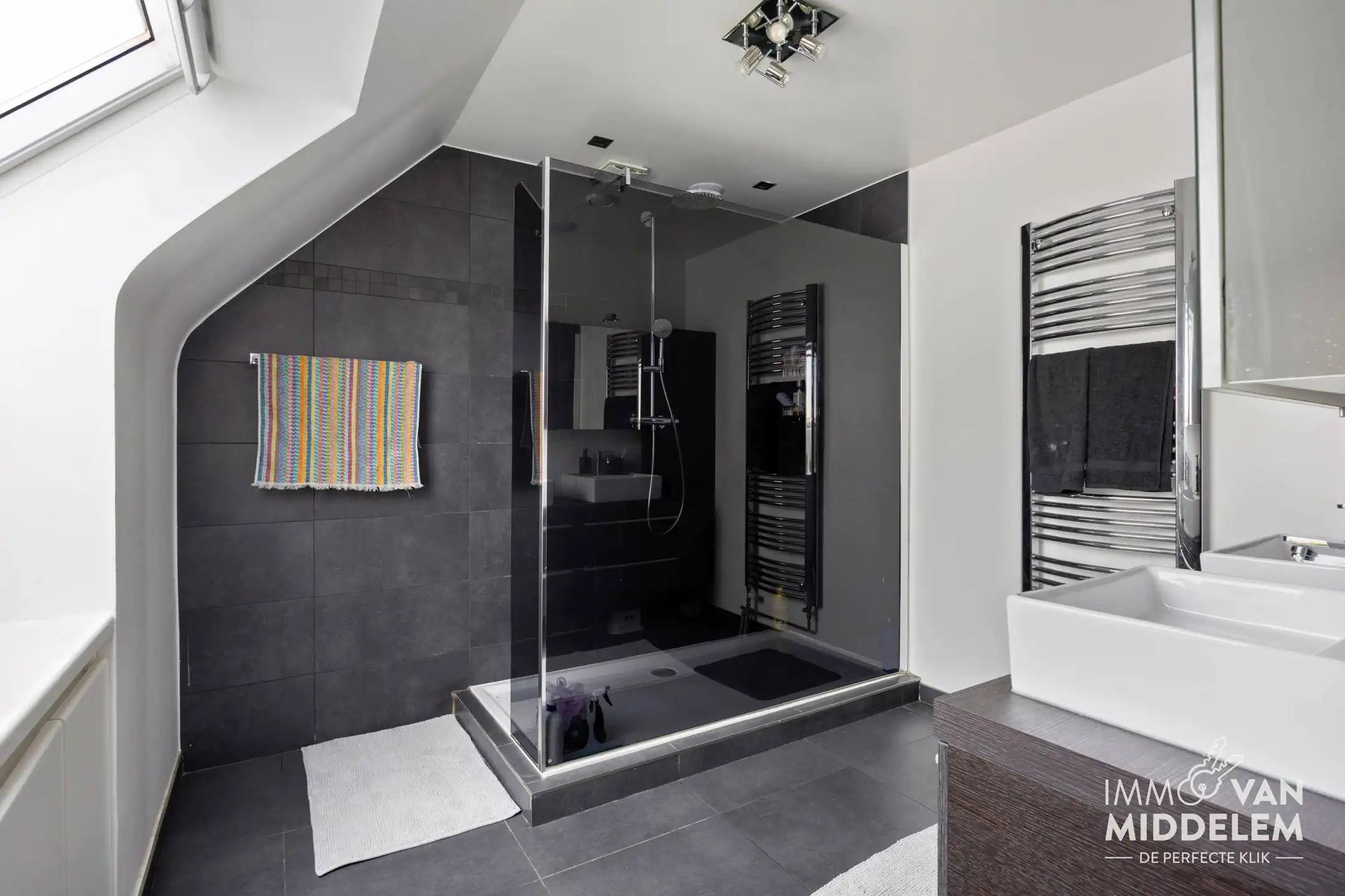 CHARMANTE VILLA MET ZWEMBAD EN VEELZIJDIG BIJGEBOUW foto 14