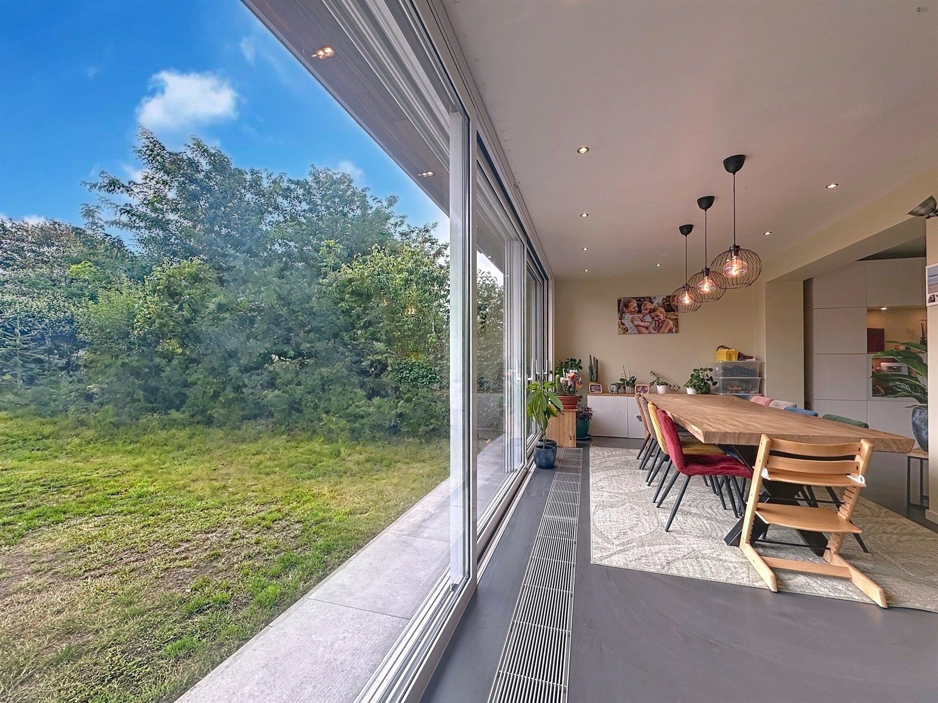 Prachtige woning met 4 slaapkamers, garage en zuidgerichte tuin! foto 3