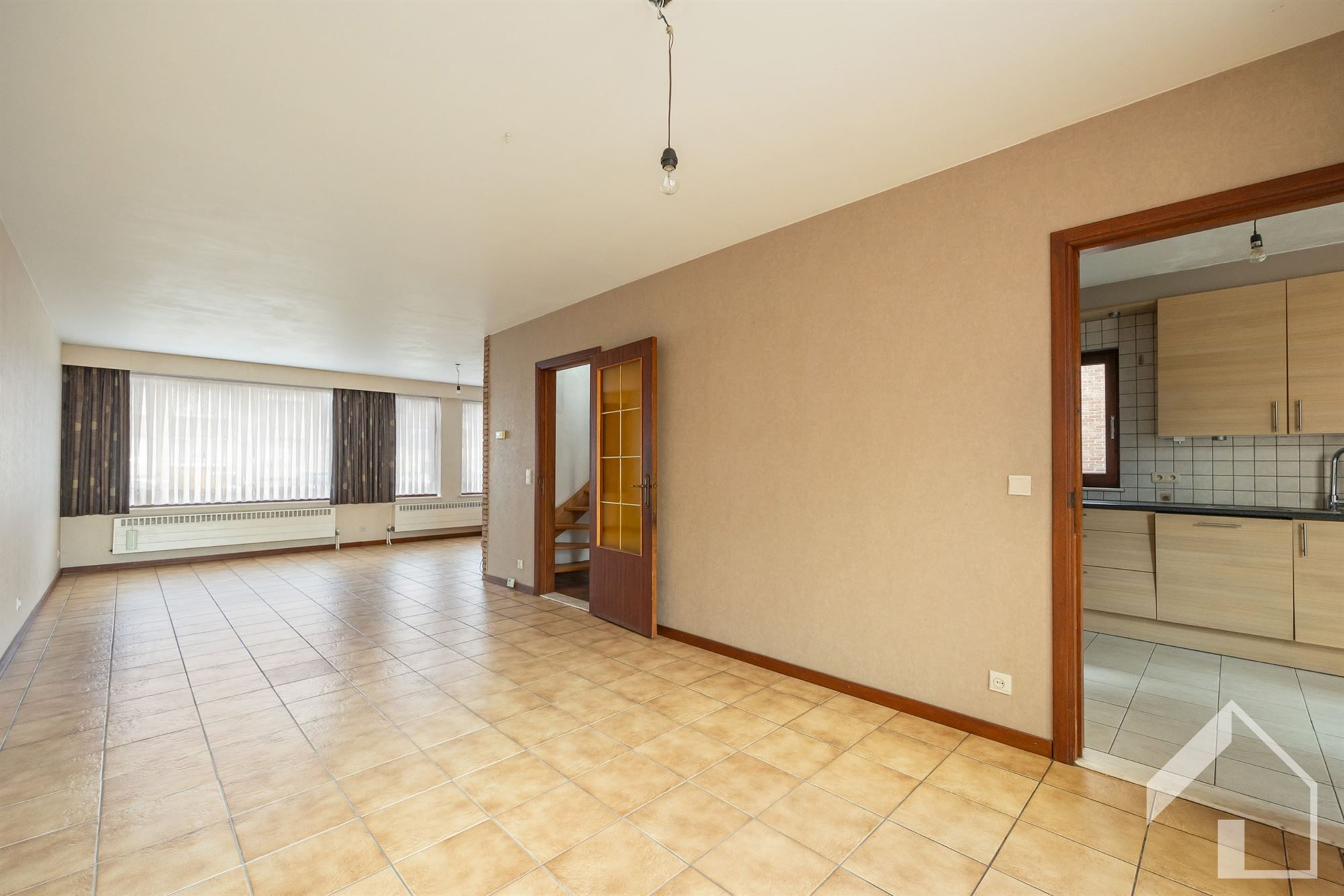 Deels te renoveren woning foto 6