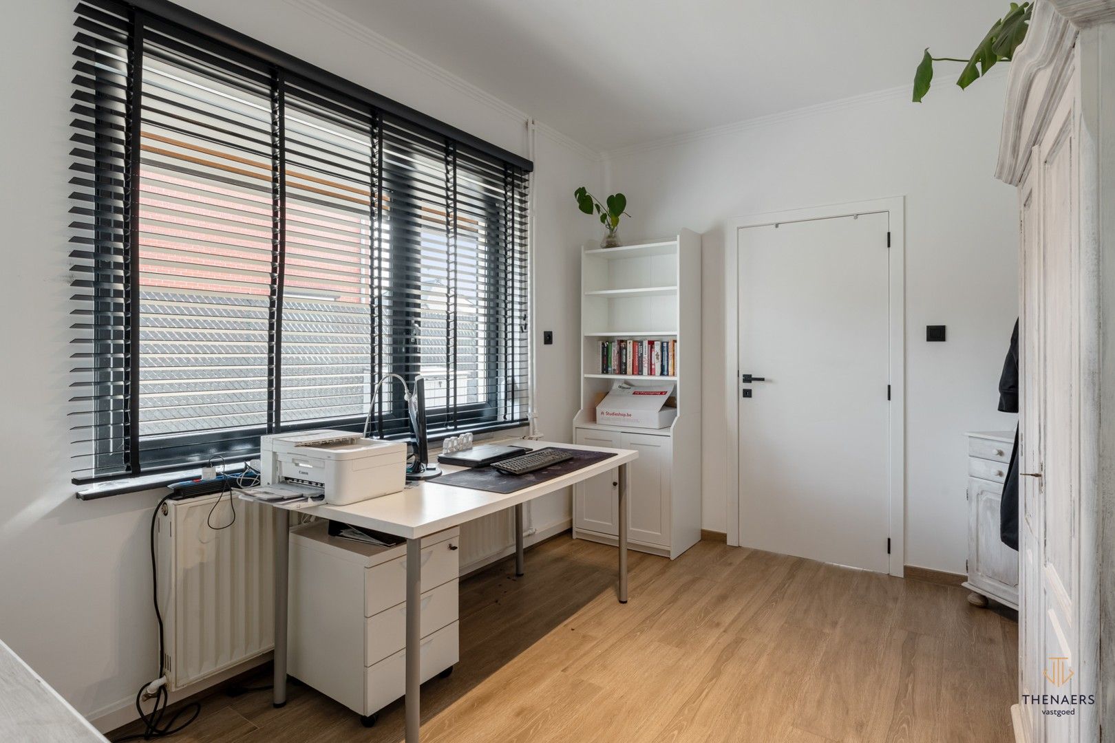 INSTAPKLARE WONING MET 3 SLAAPKAMERS, TUIN EN CARPORT. foto 14