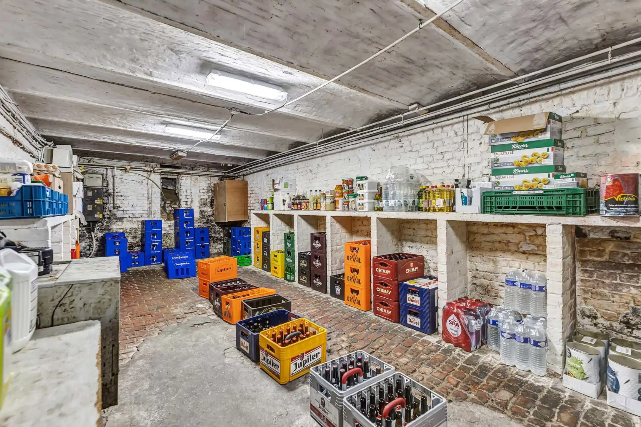 Gewaardeerd restaurant/handelspand met appartementen foto 23