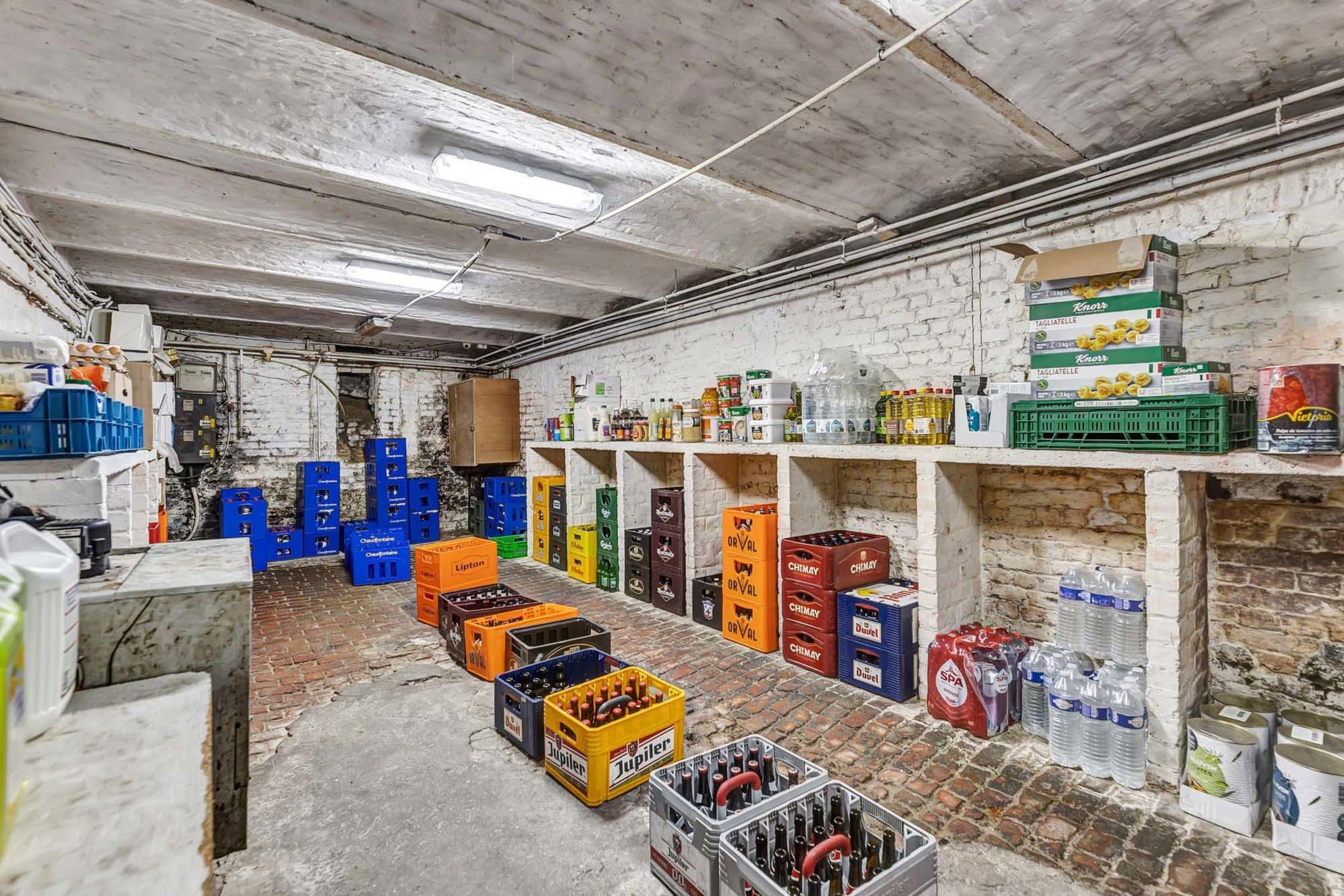 Gewaardeerd restaurant/handelspand met appartementen foto 23