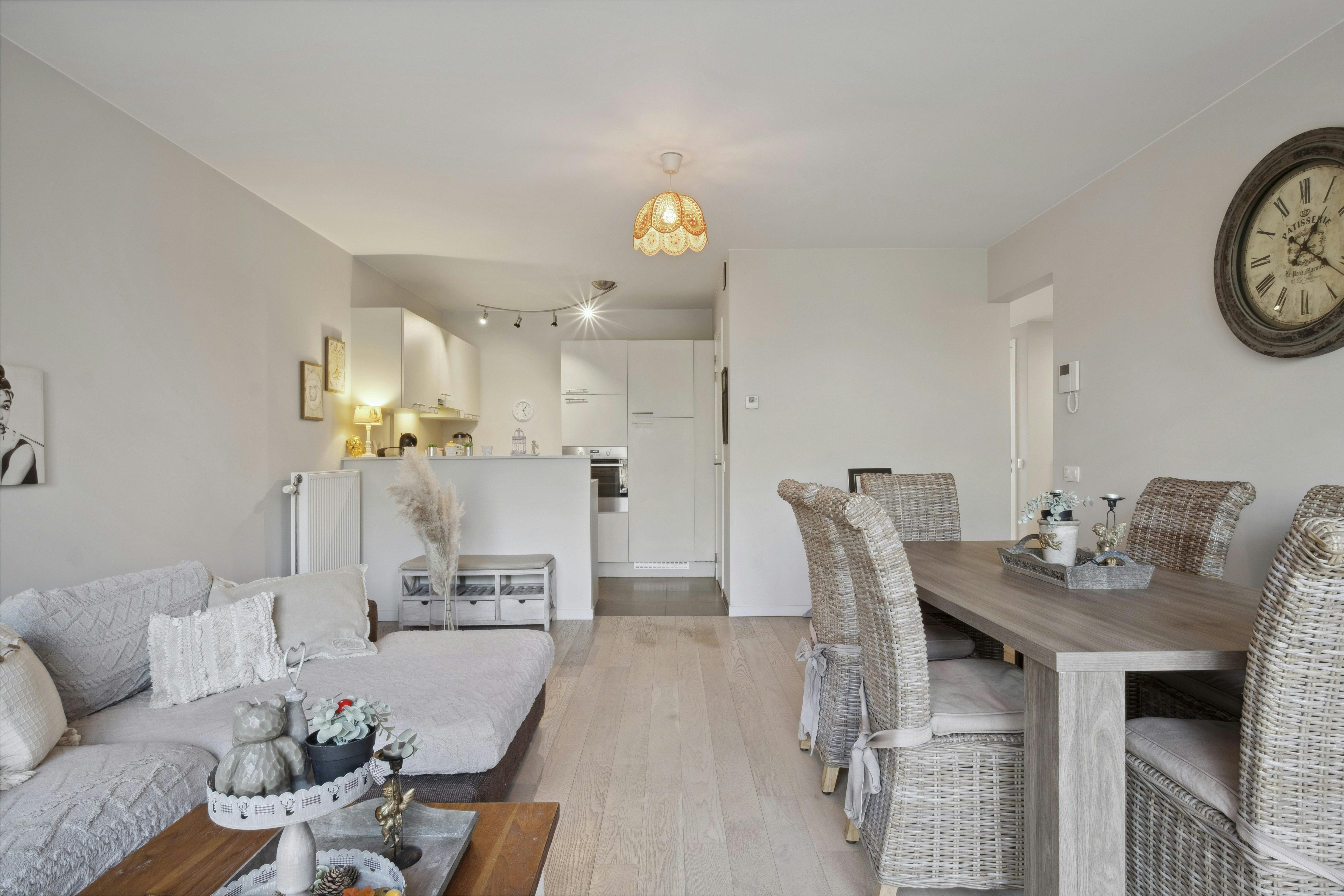 Stijlvol appartement met 2 slaapkamers en 2 autostaanplaatsen foto 5