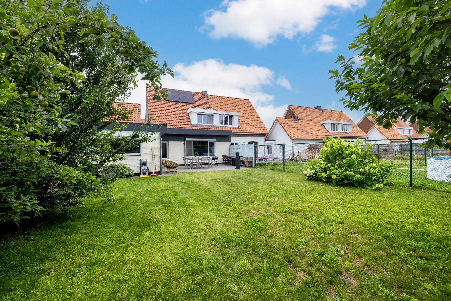 Gerenoveerde gezinswoning met 3/4 slaapkamers, garage en tuin foto 22